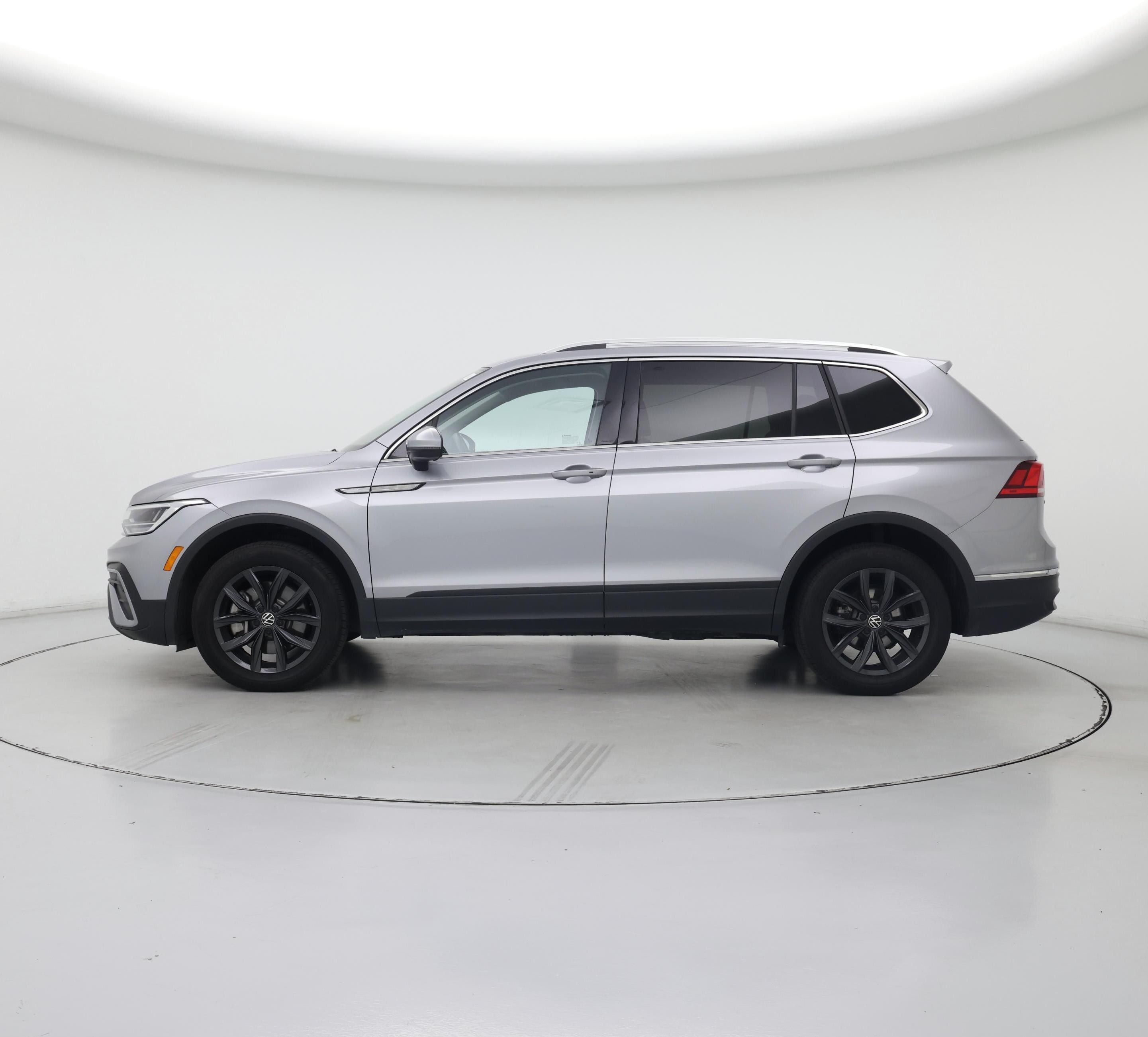 Thumbnail: 2024 Volkswagen Tiguan - 3