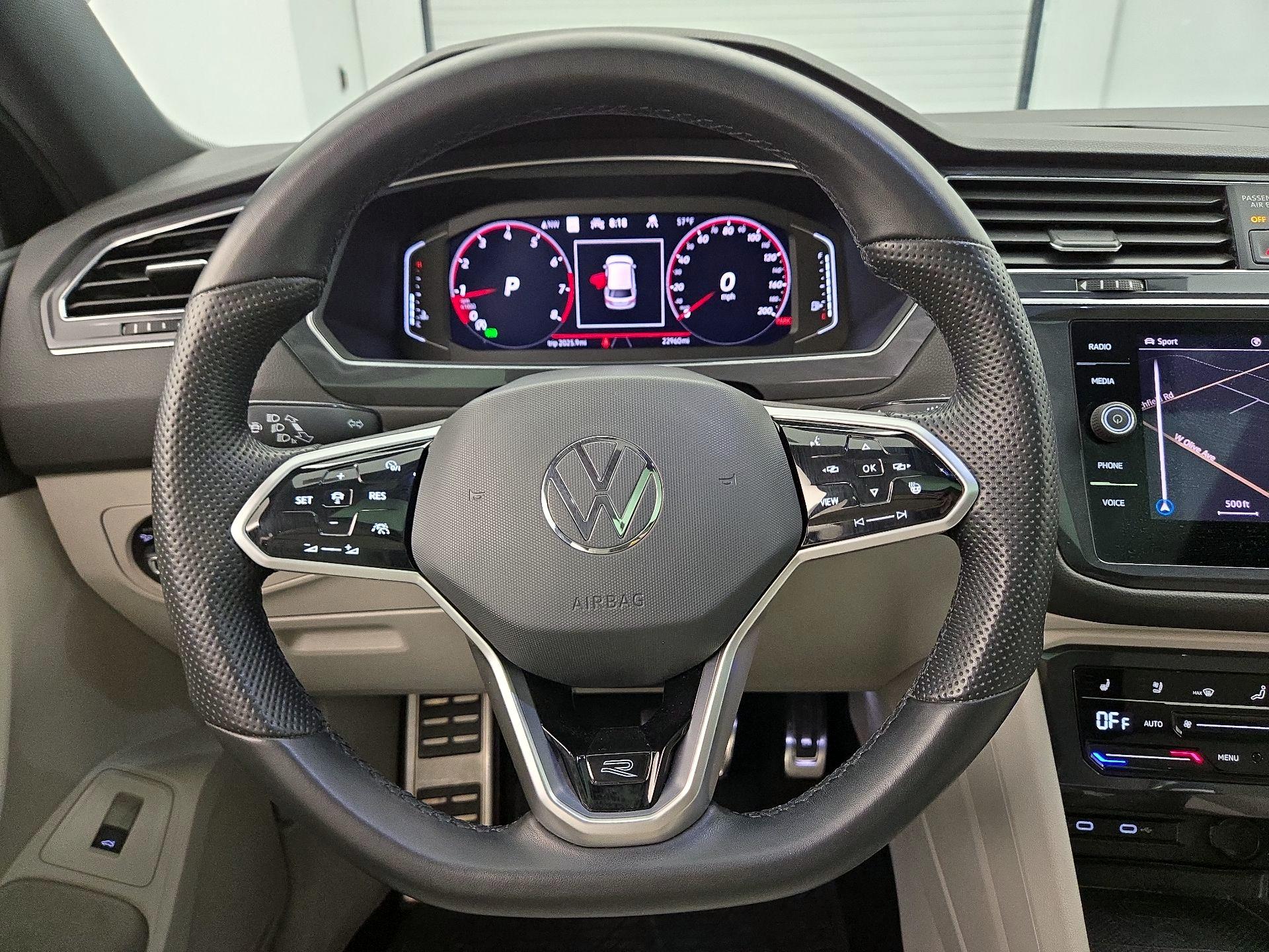 Thumbnail: 2022 Volkswagen Tiguan - 10