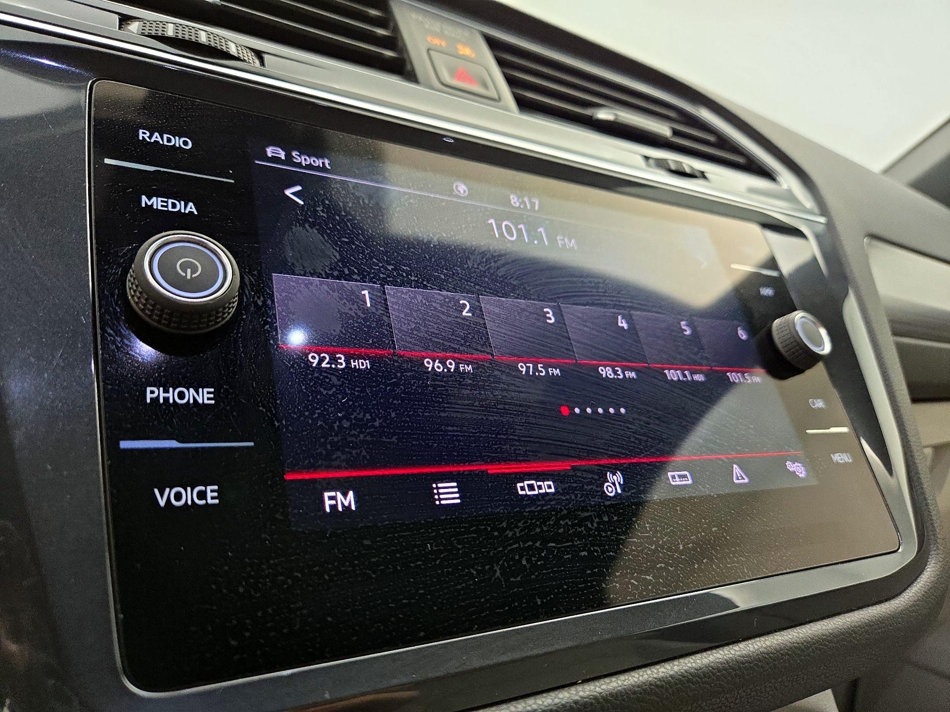 Thumbnail: 2022 Volkswagen Tiguan - 16