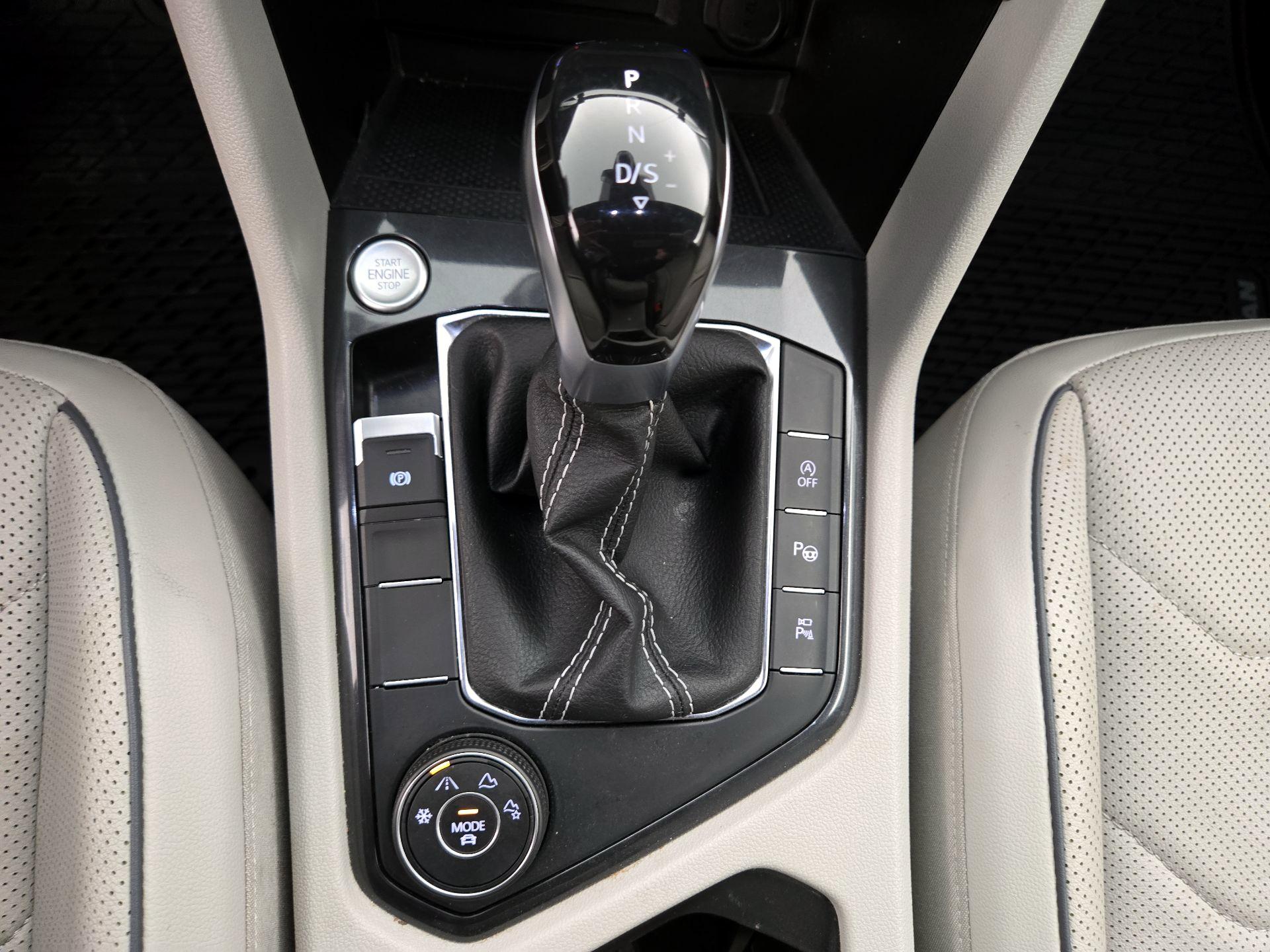 Thumbnail: 2022 Volkswagen Tiguan - 18