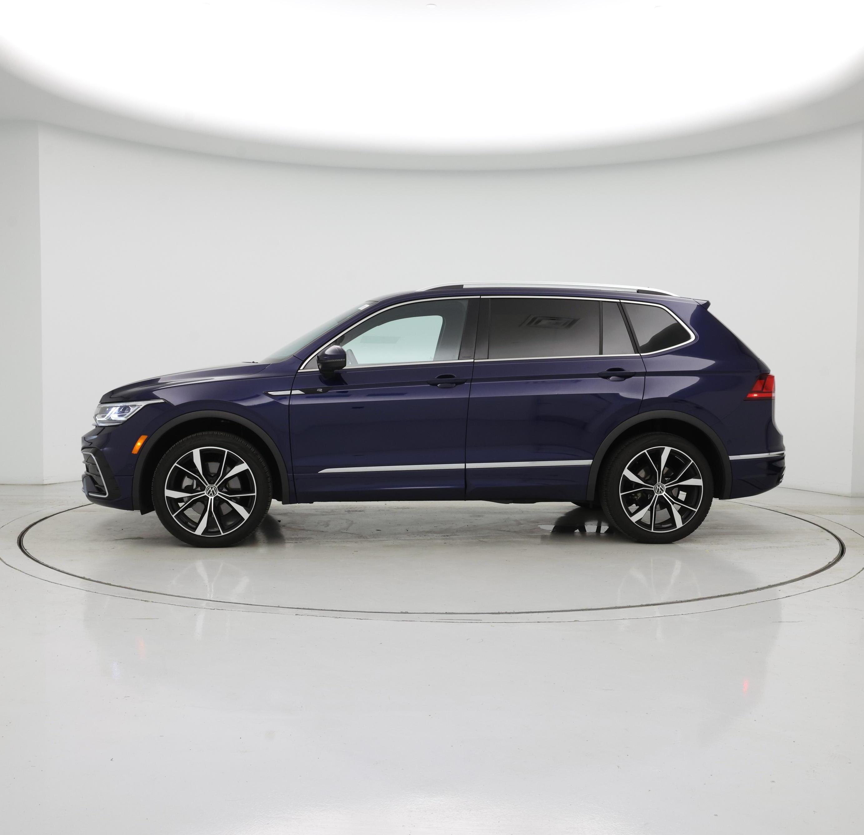 Thumbnail: 2022 Volkswagen Tiguan - 3