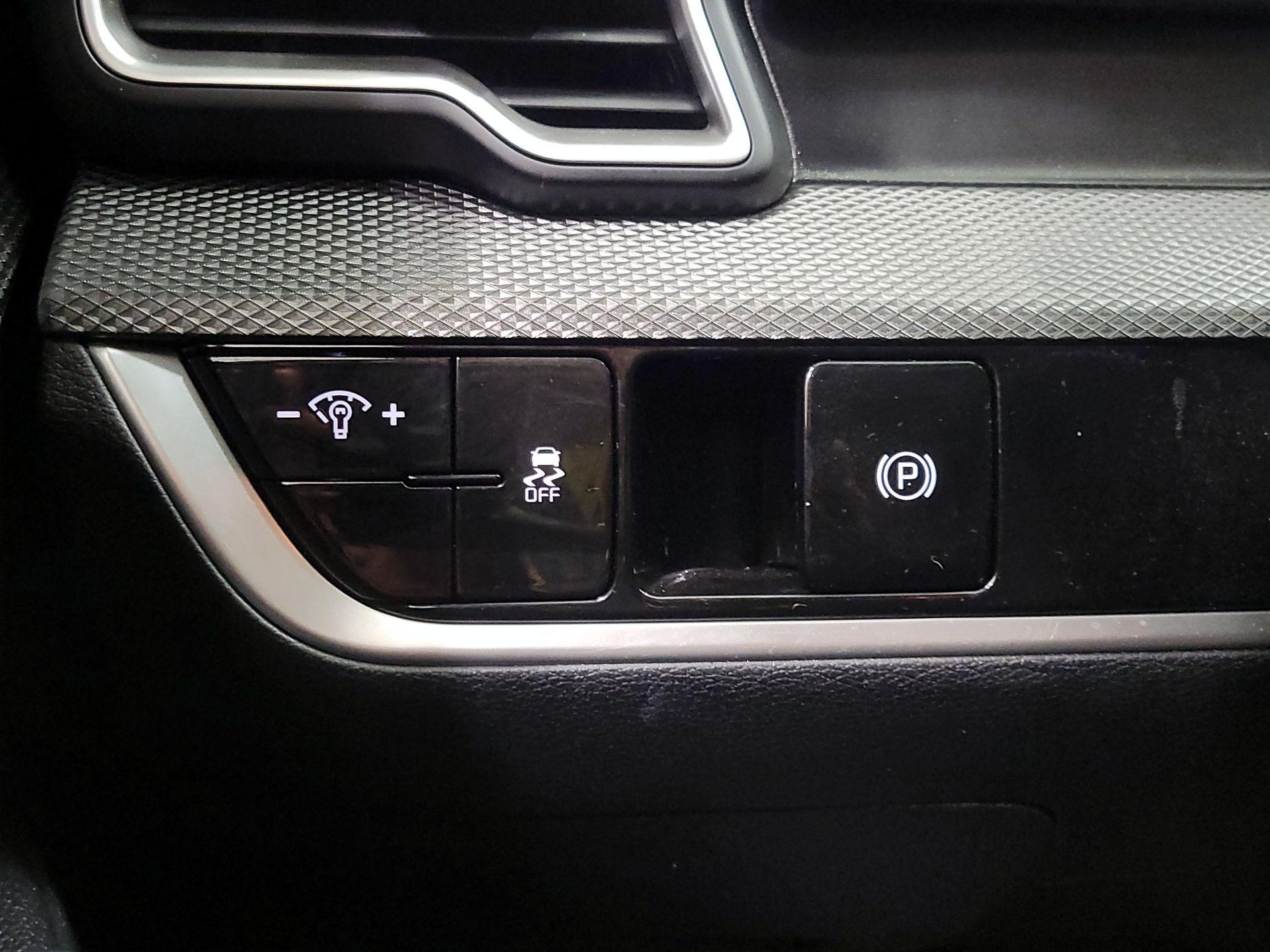 Thumbnail: 2023 Kia Sportage - 13