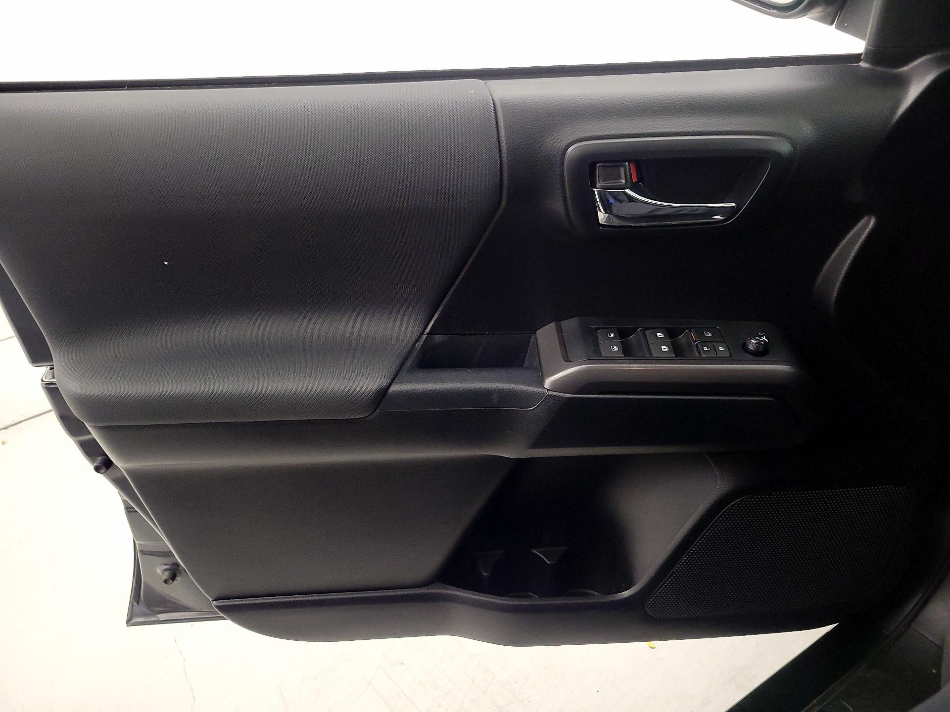 Thumbnail: 2021 Toyota Tacoma - 12