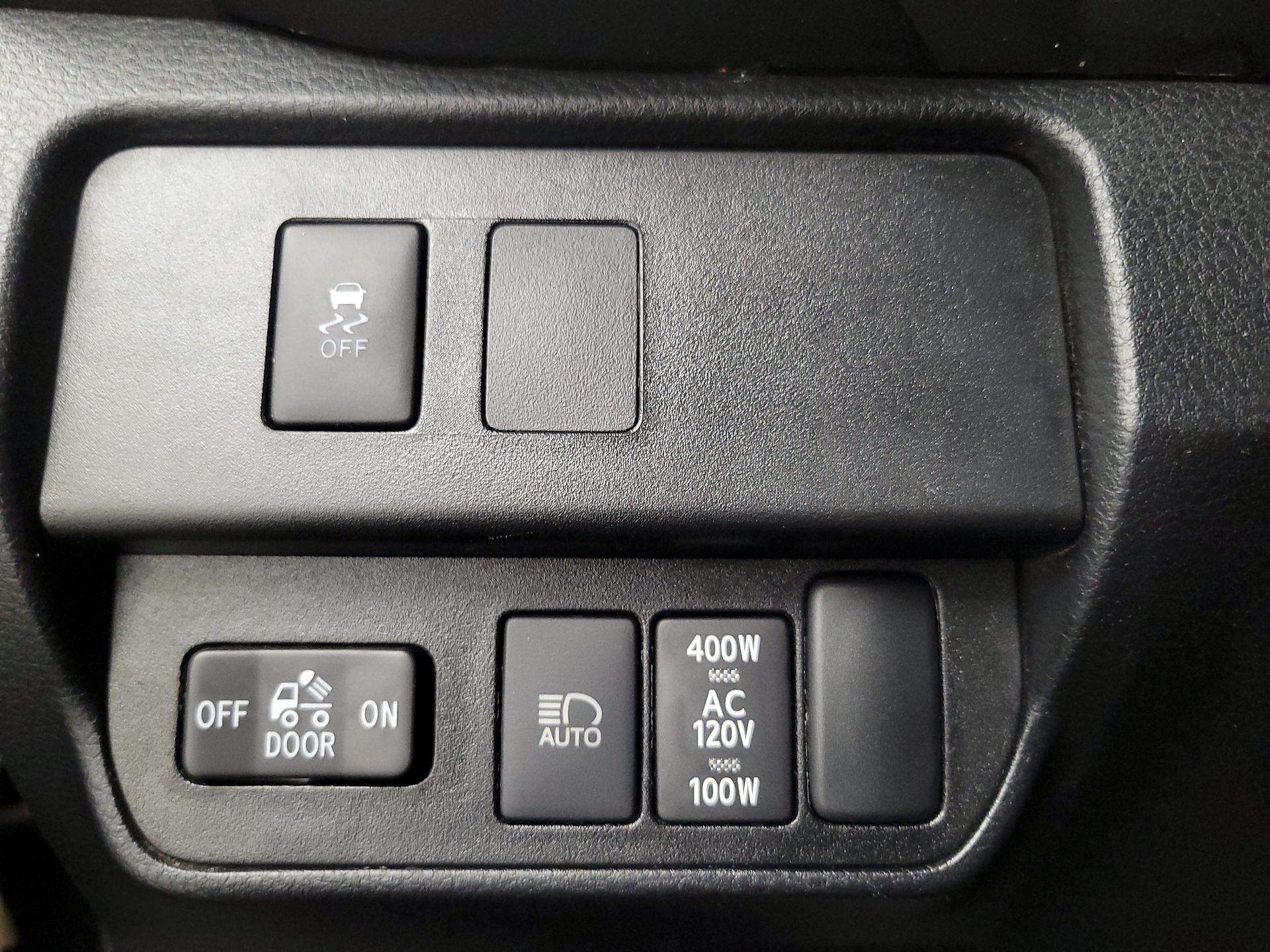 Thumbnail: 2021 Toyota Tacoma - 13