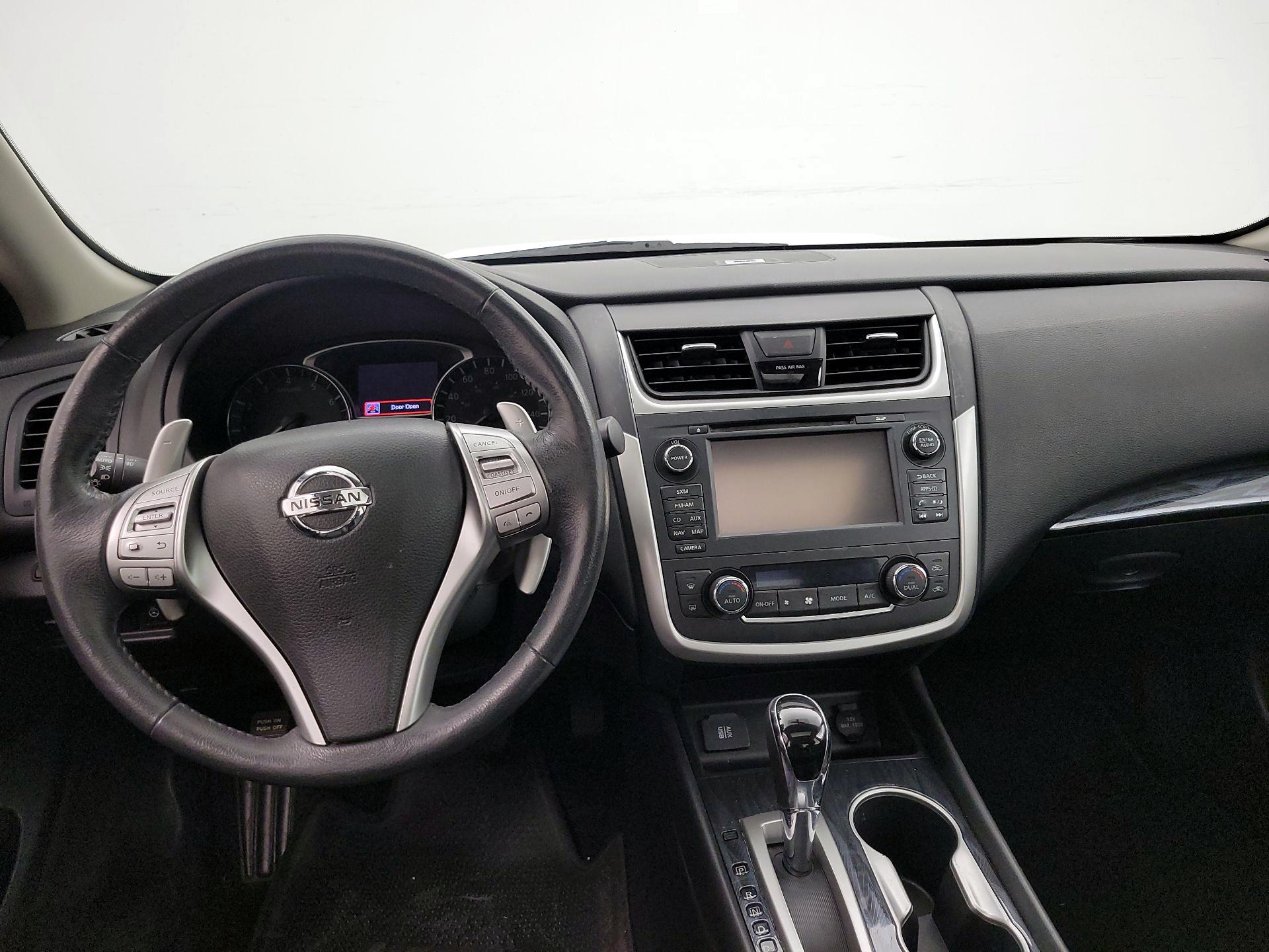 Thumbnail: 2016 Nissan Altima - 9