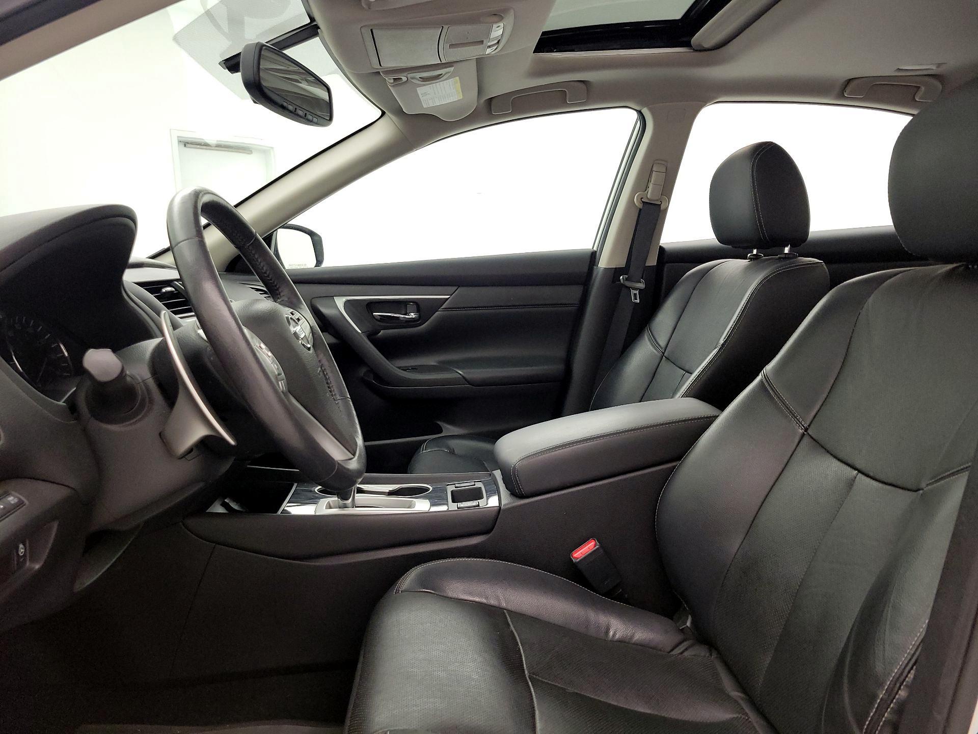 Thumbnail: 2016 Nissan Altima - 11