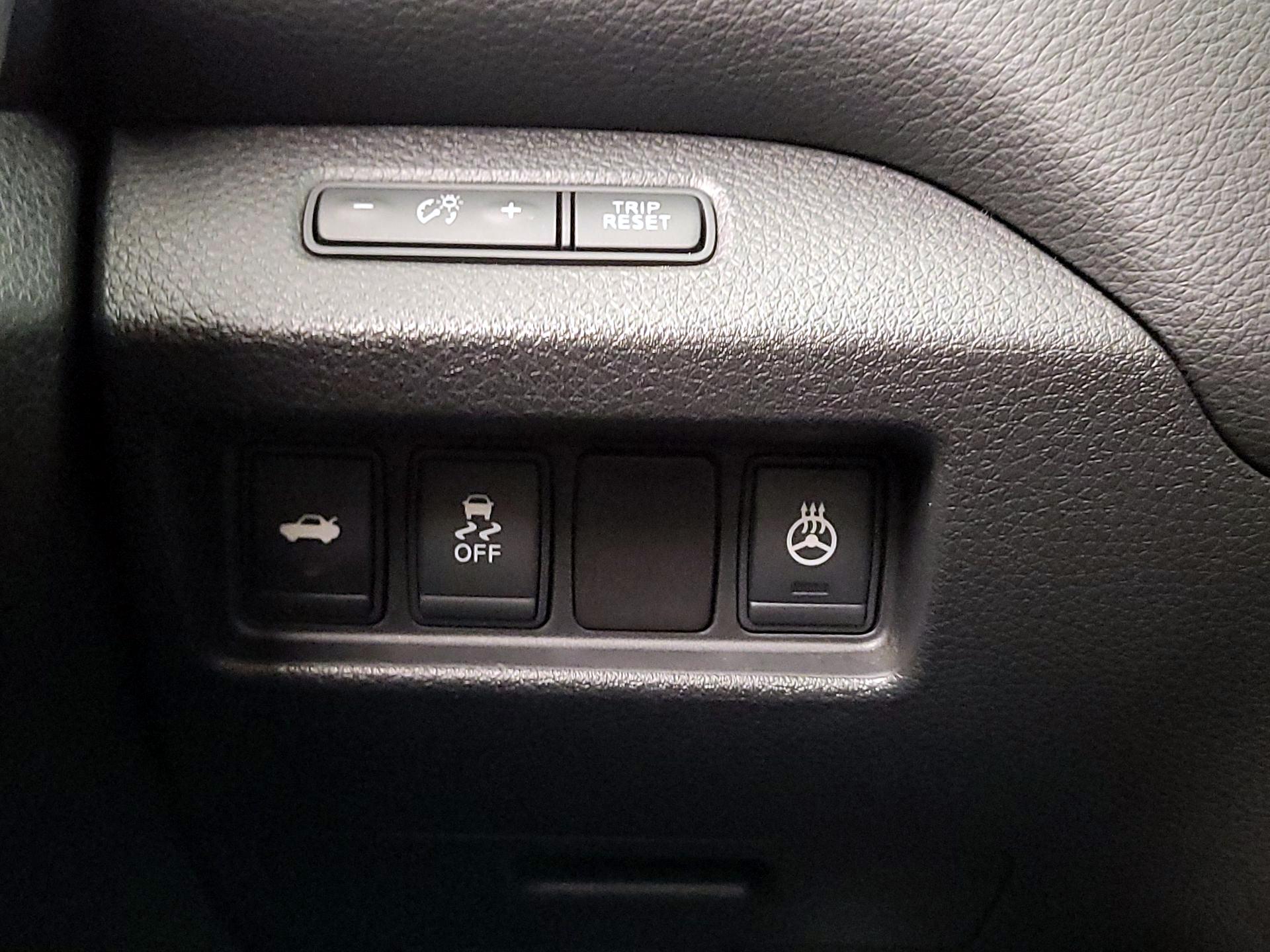 Thumbnail: 2016 Nissan Altima - 13