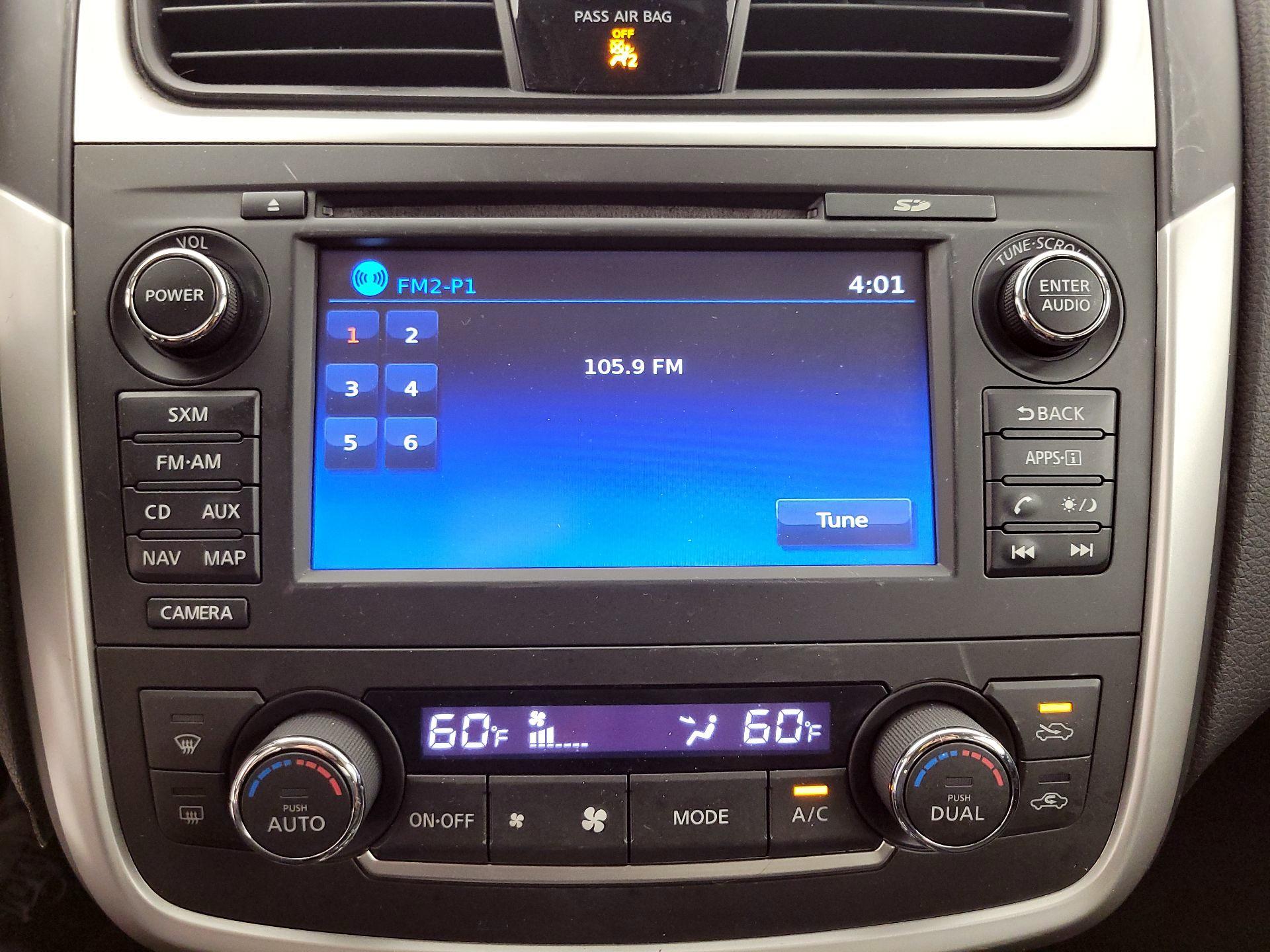 Thumbnail: 2016 Nissan Altima - 16