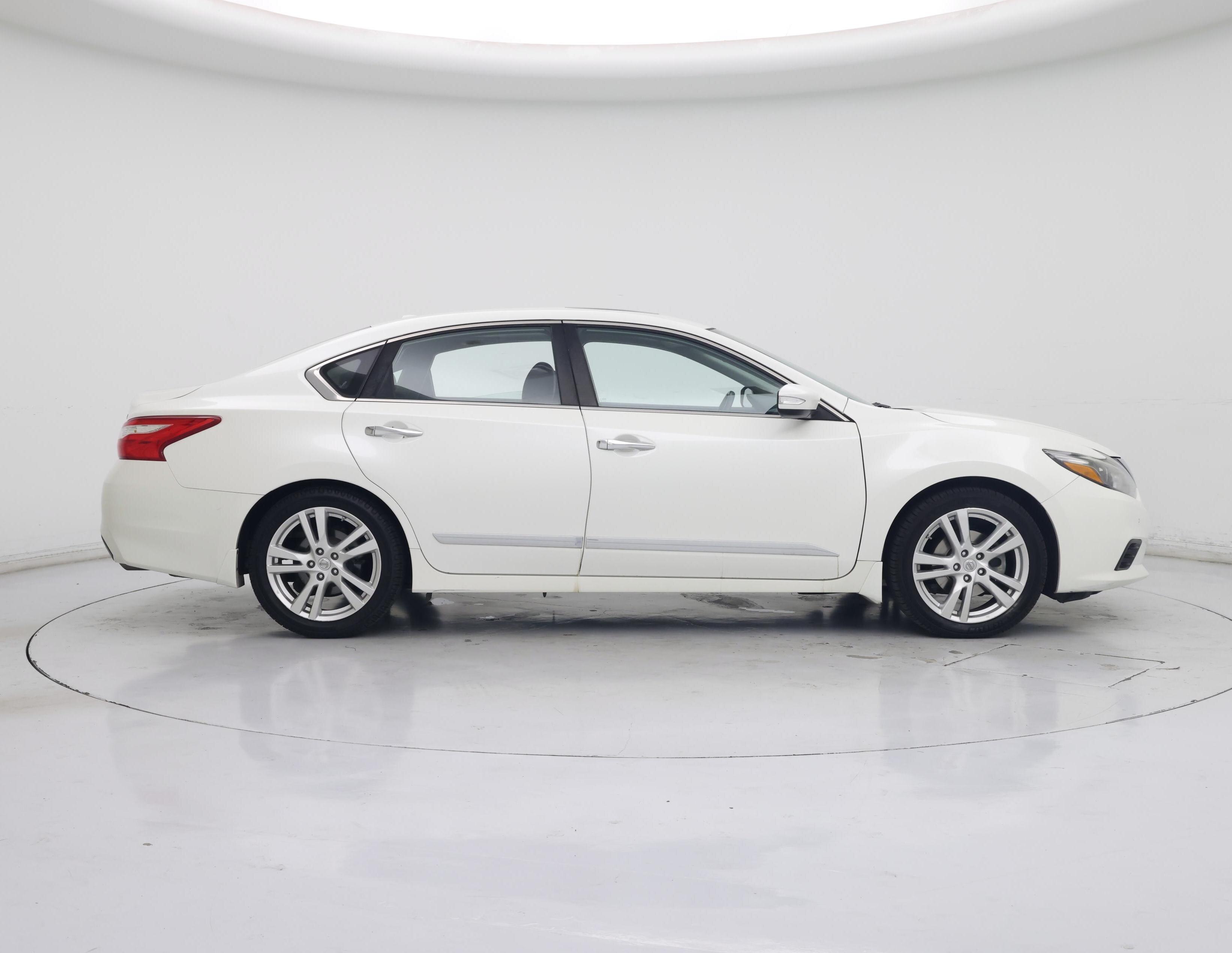 Thumbnail: 2016 Nissan Altima - 7