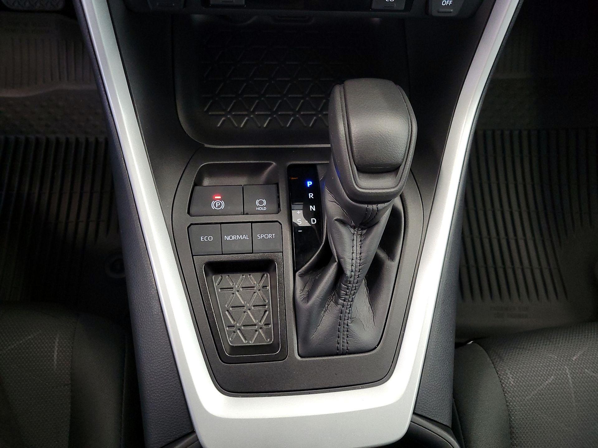 Thumbnail: 2024 Toyota RAV4 - 17