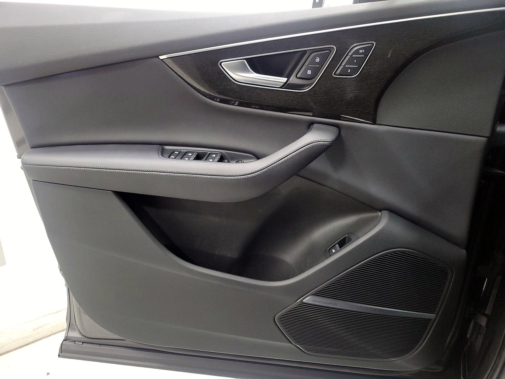 Thumbnail: 2023 Audi Q7 - 12