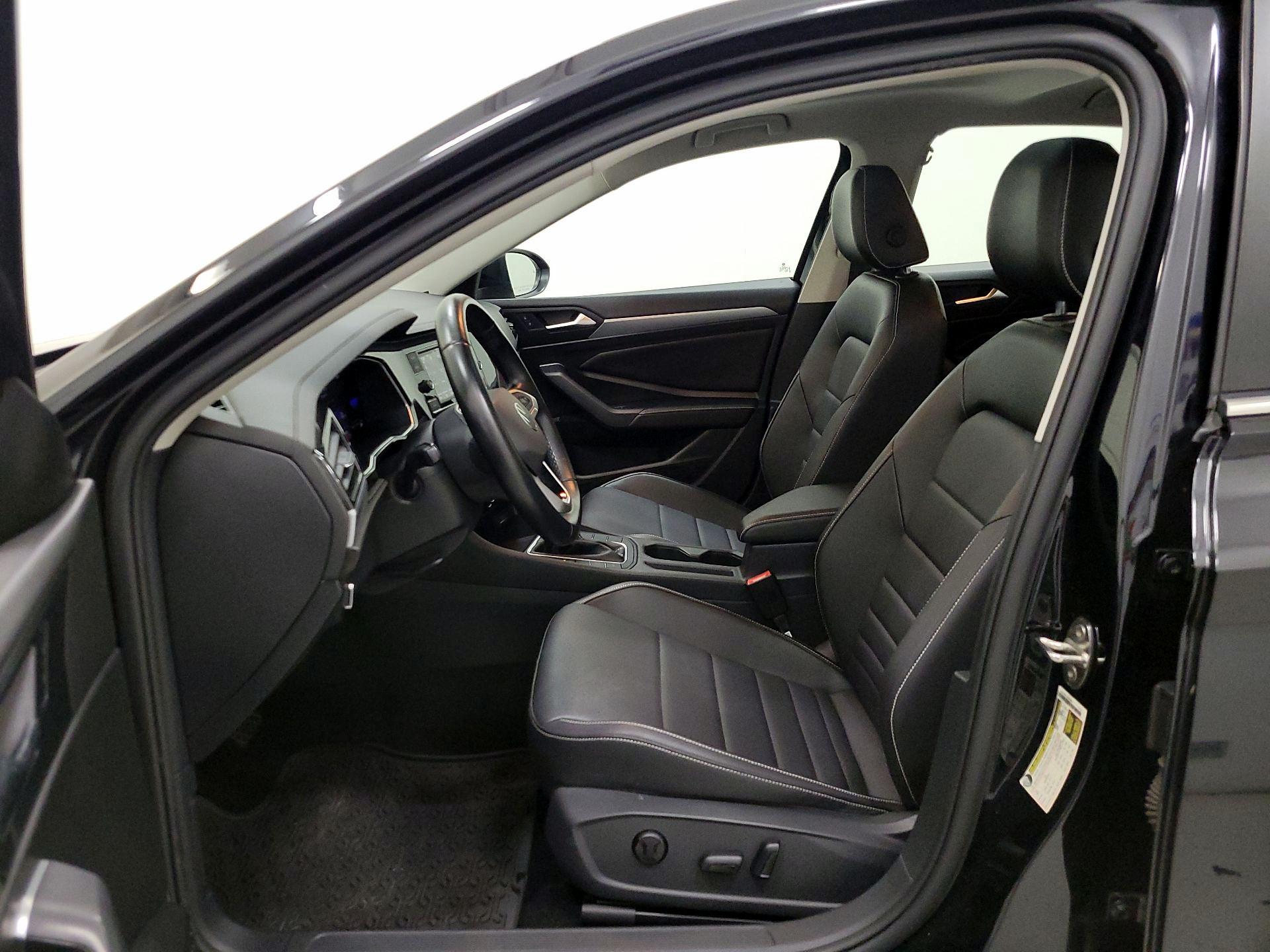 Thumbnail: 2022 Volkswagen Jetta - 11