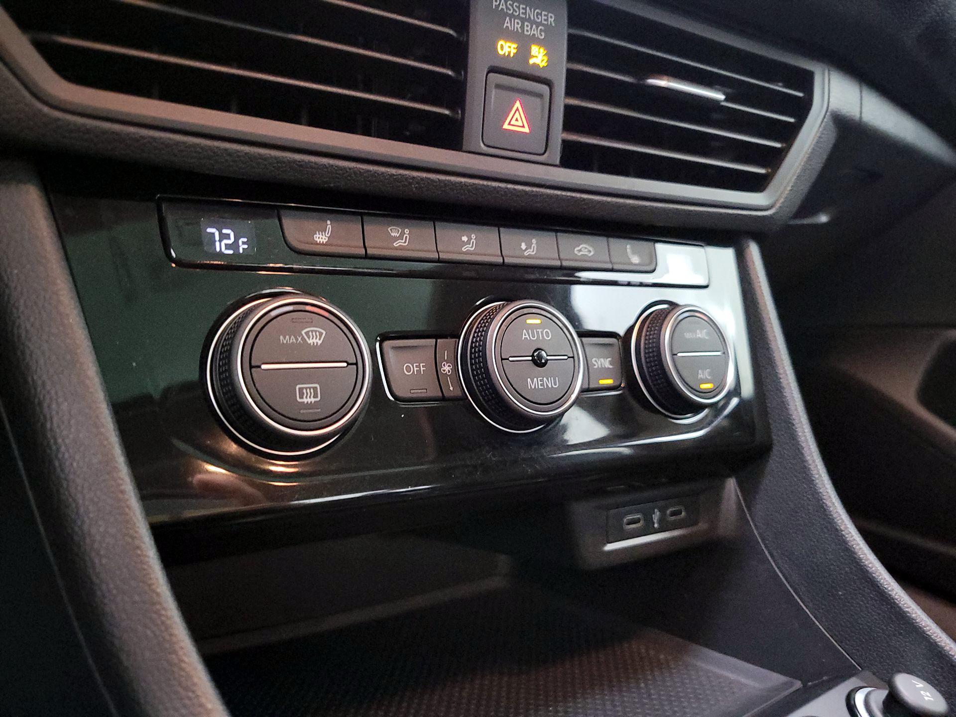 Thumbnail: 2022 Volkswagen Jetta - 16