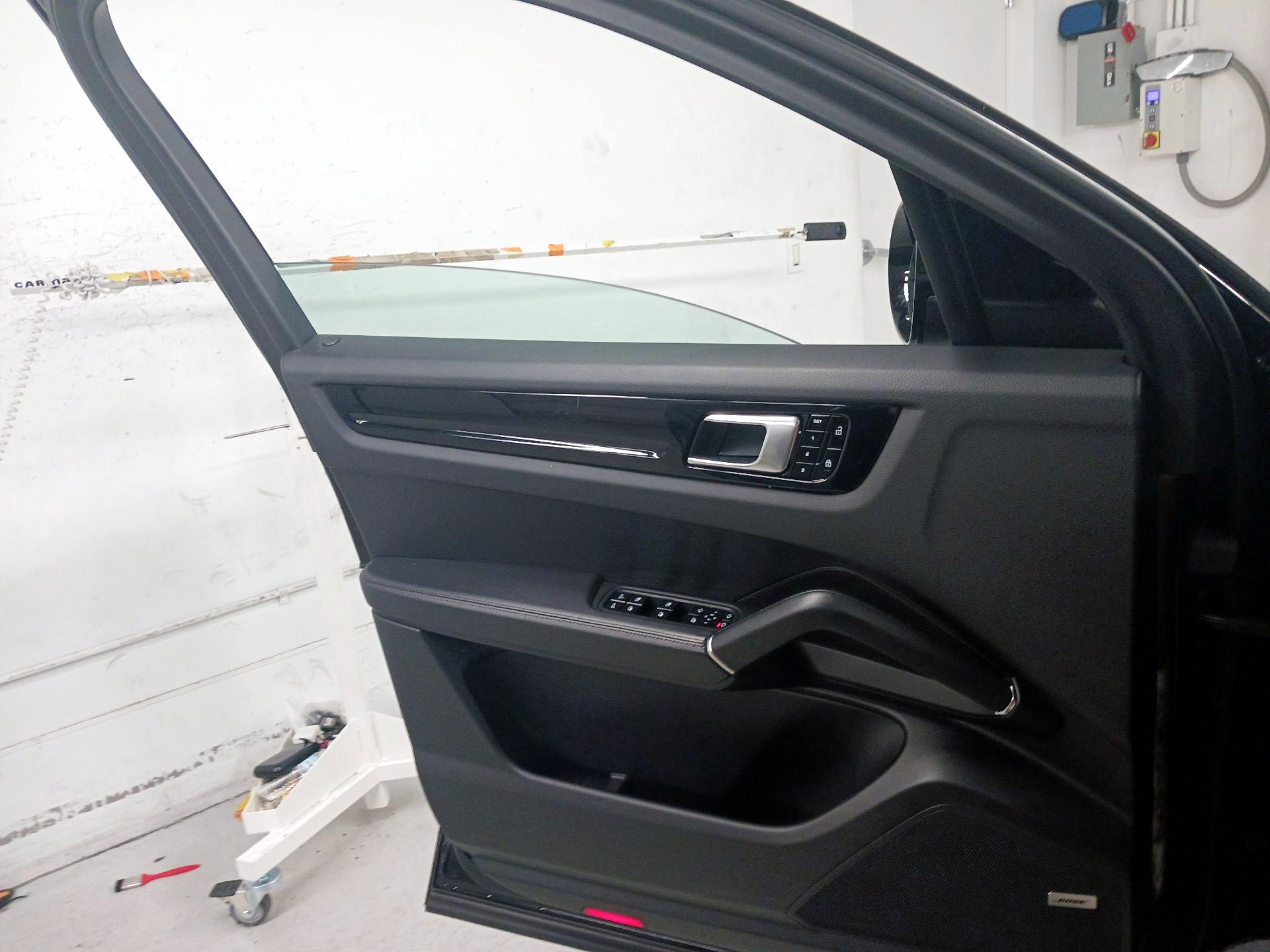 Thumbnail: 2021 Porsche Cayenne - 12