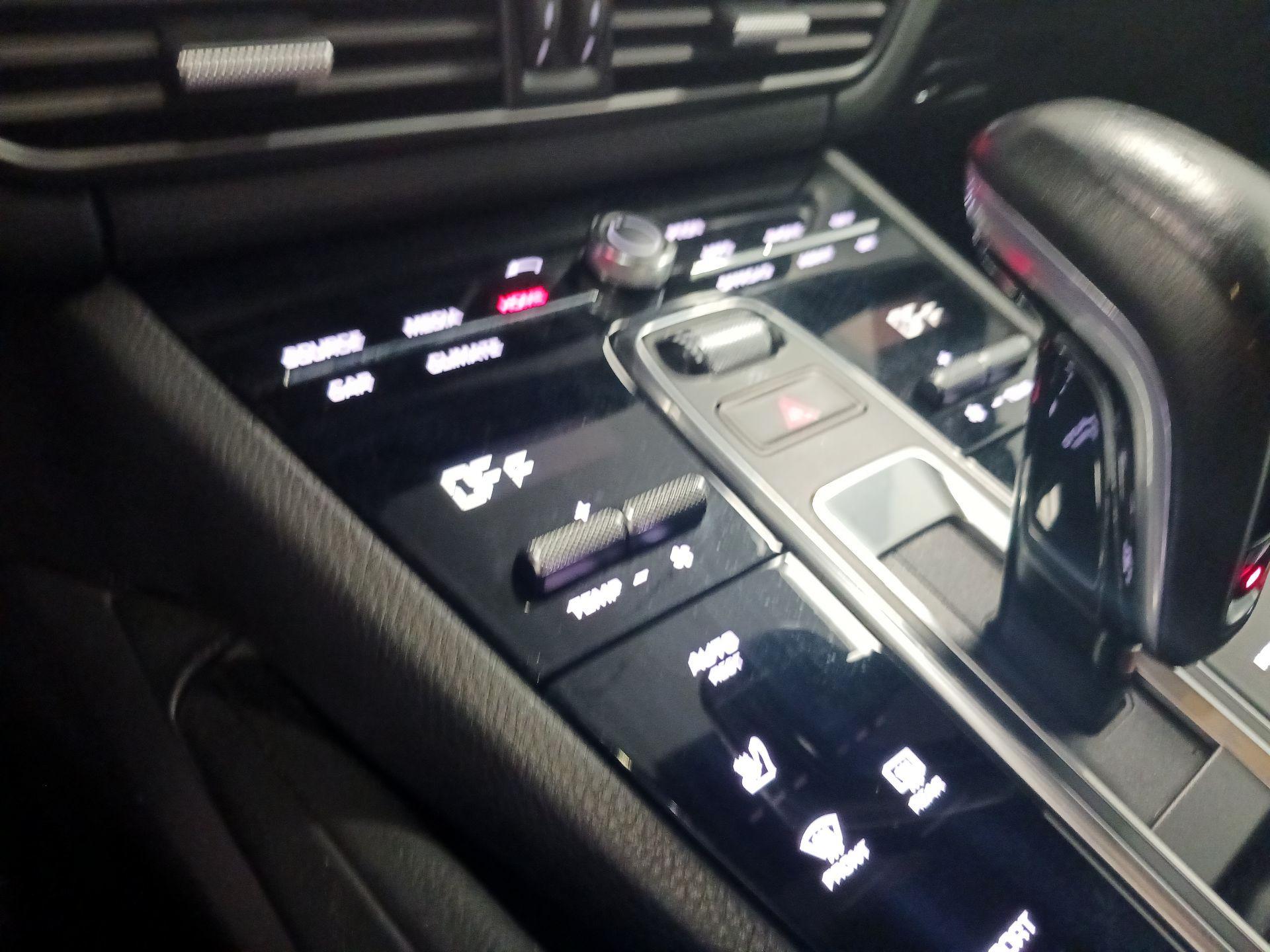 Thumbnail: 2021 Porsche Cayenne - 15