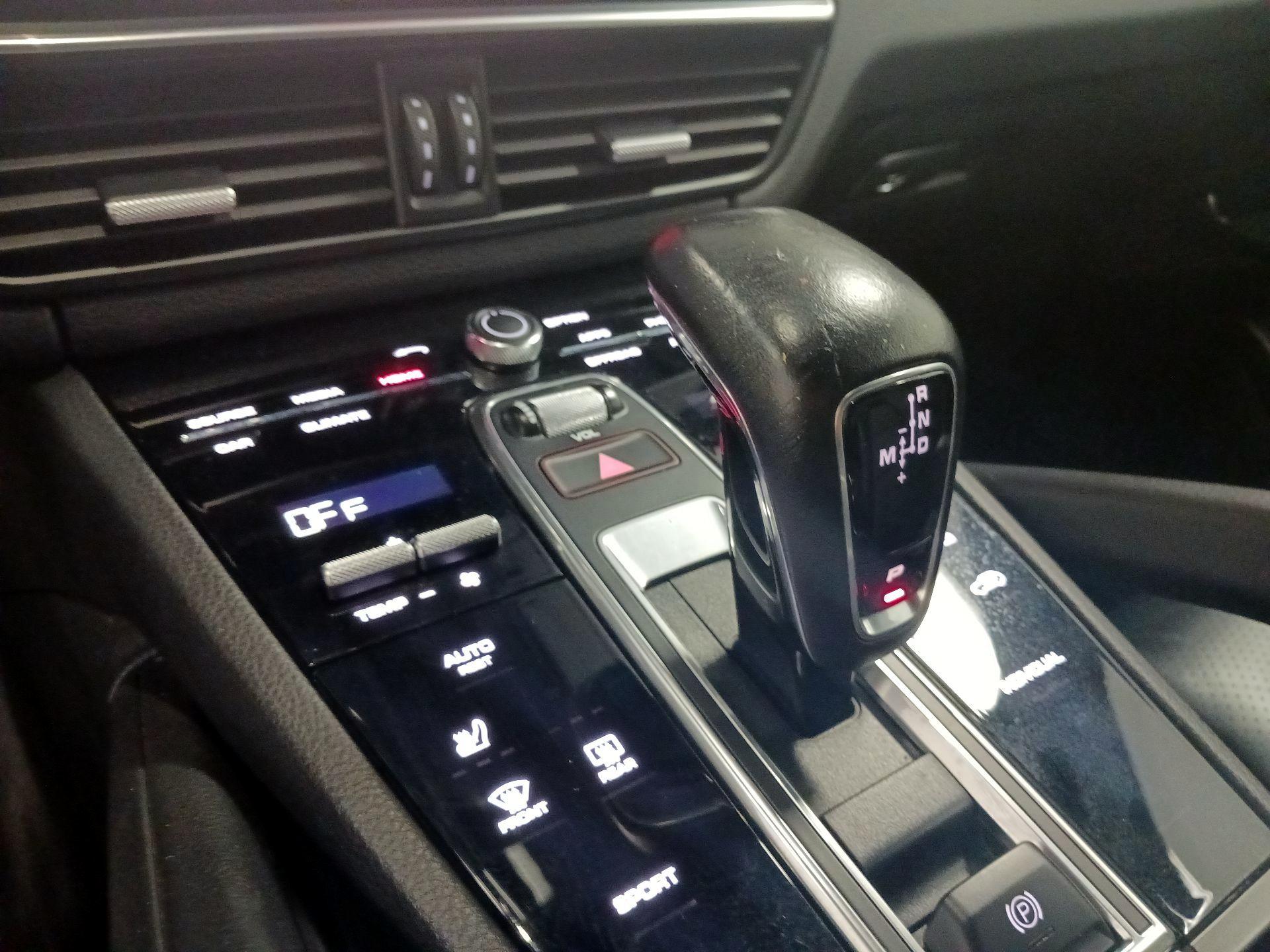 Thumbnail: 2021 Porsche Cayenne - 16