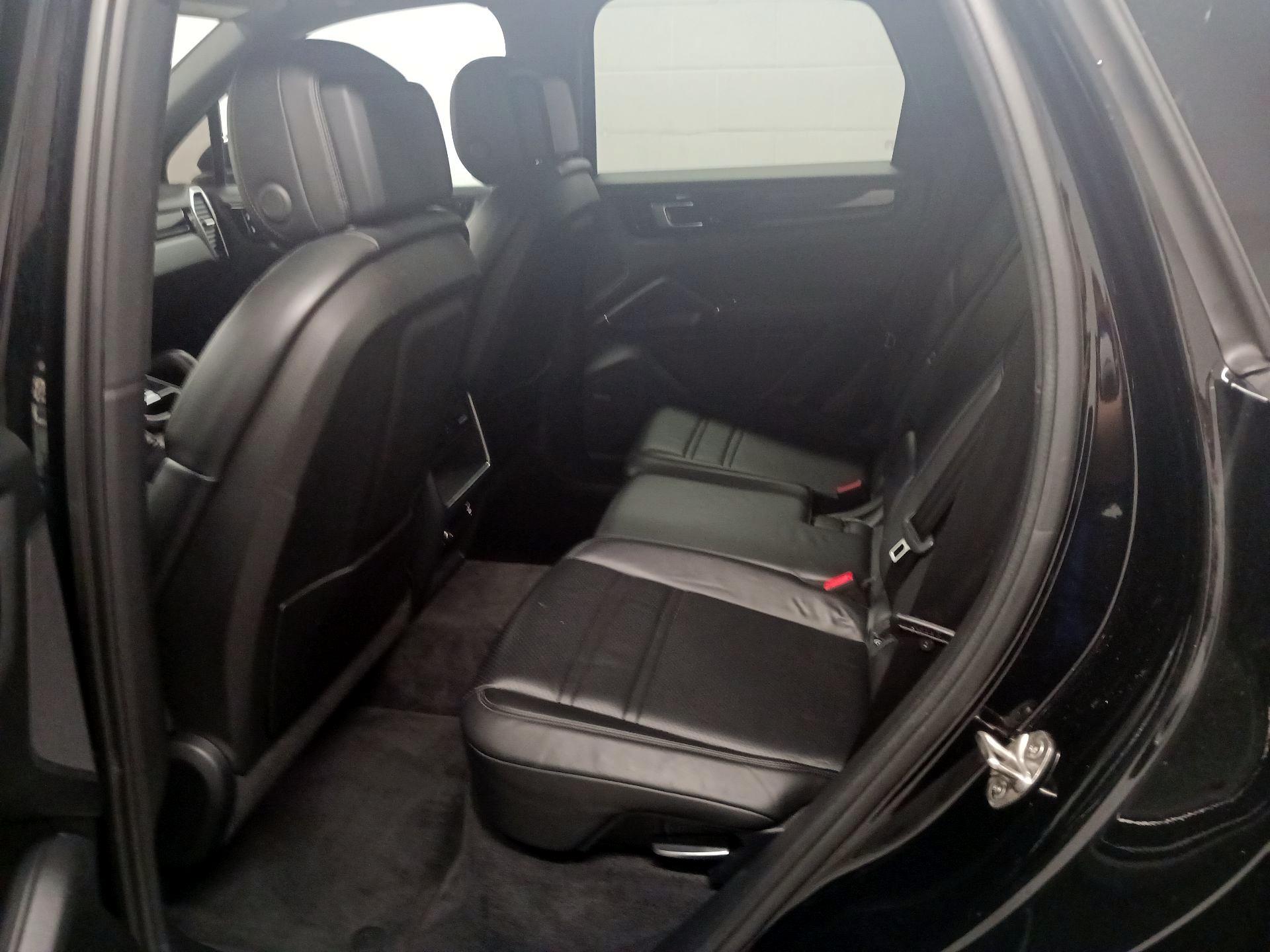 Thumbnail: 2021 Porsche Cayenne - 17