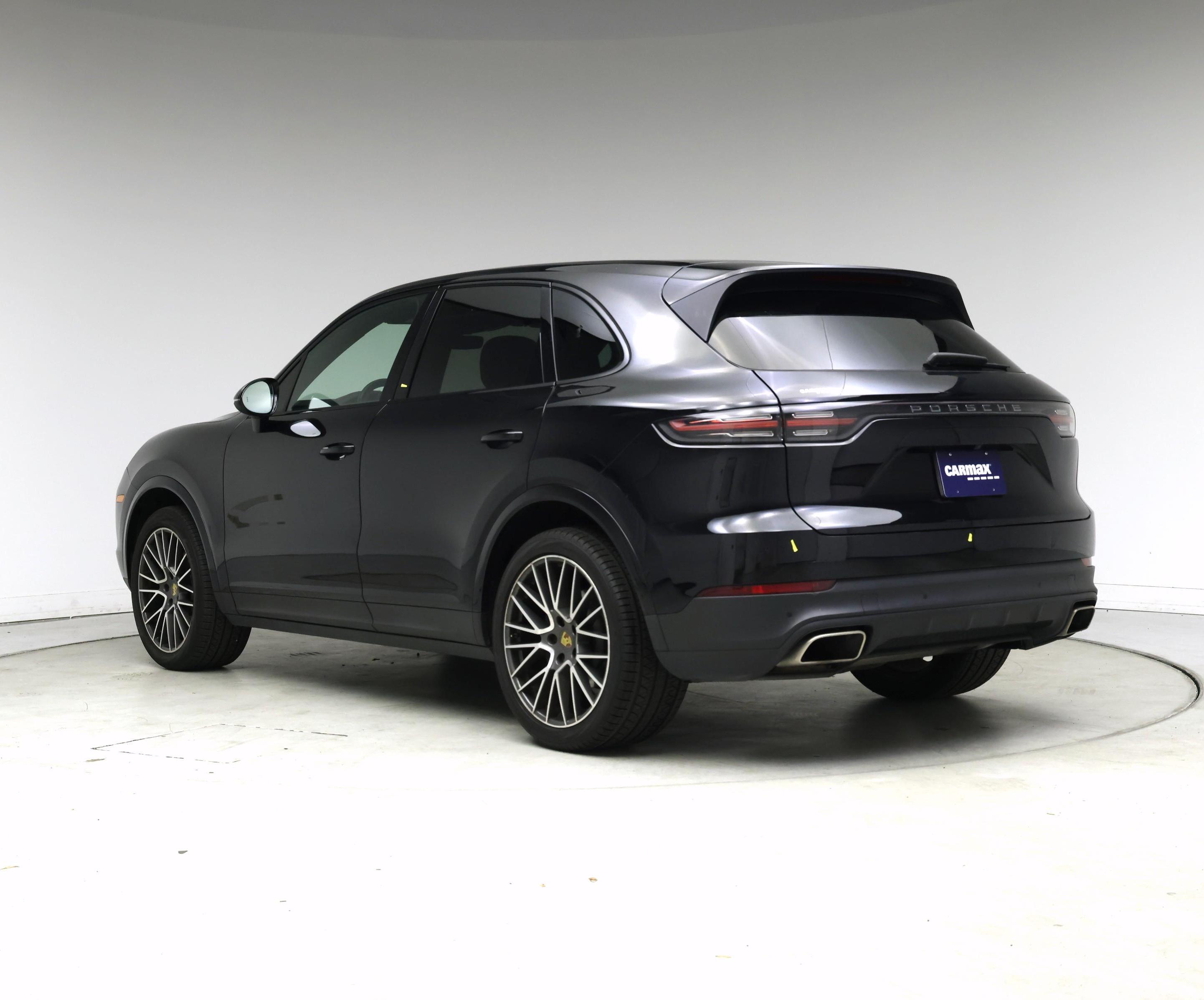 Thumbnail: 2021 Porsche Cayenne - 2