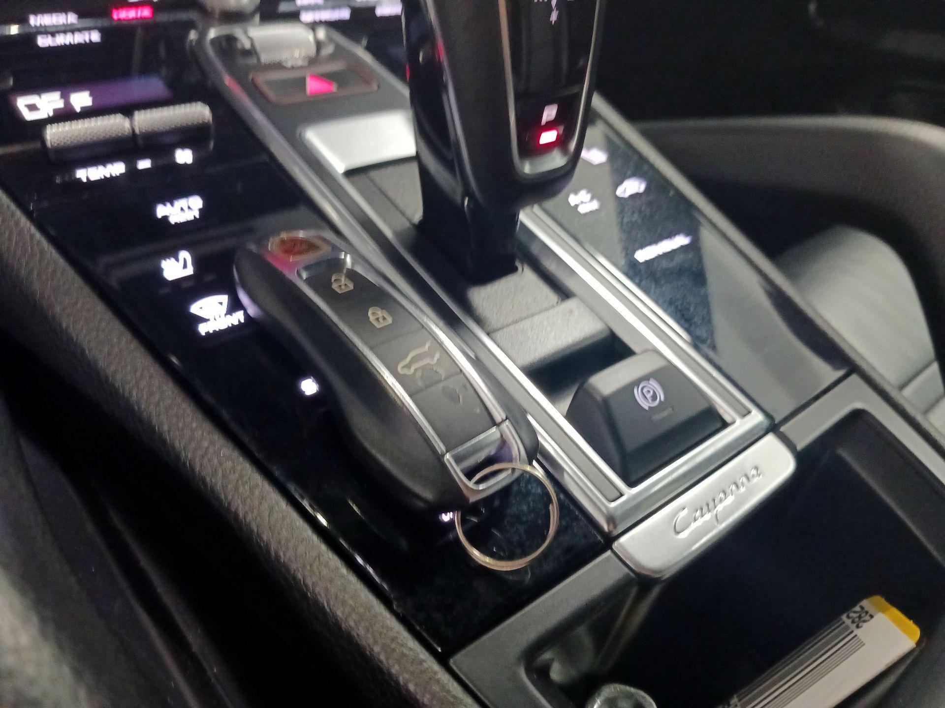 Thumbnail: 2021 Porsche Cayenne - 20