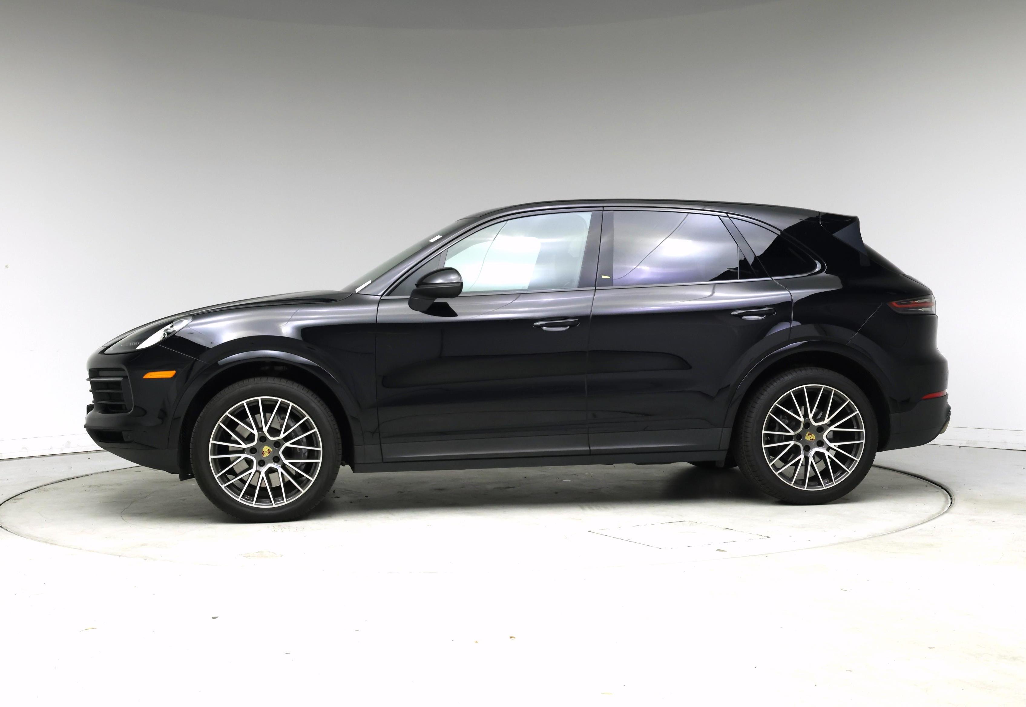 Thumbnail: 2021 Porsche Cayenne - 3