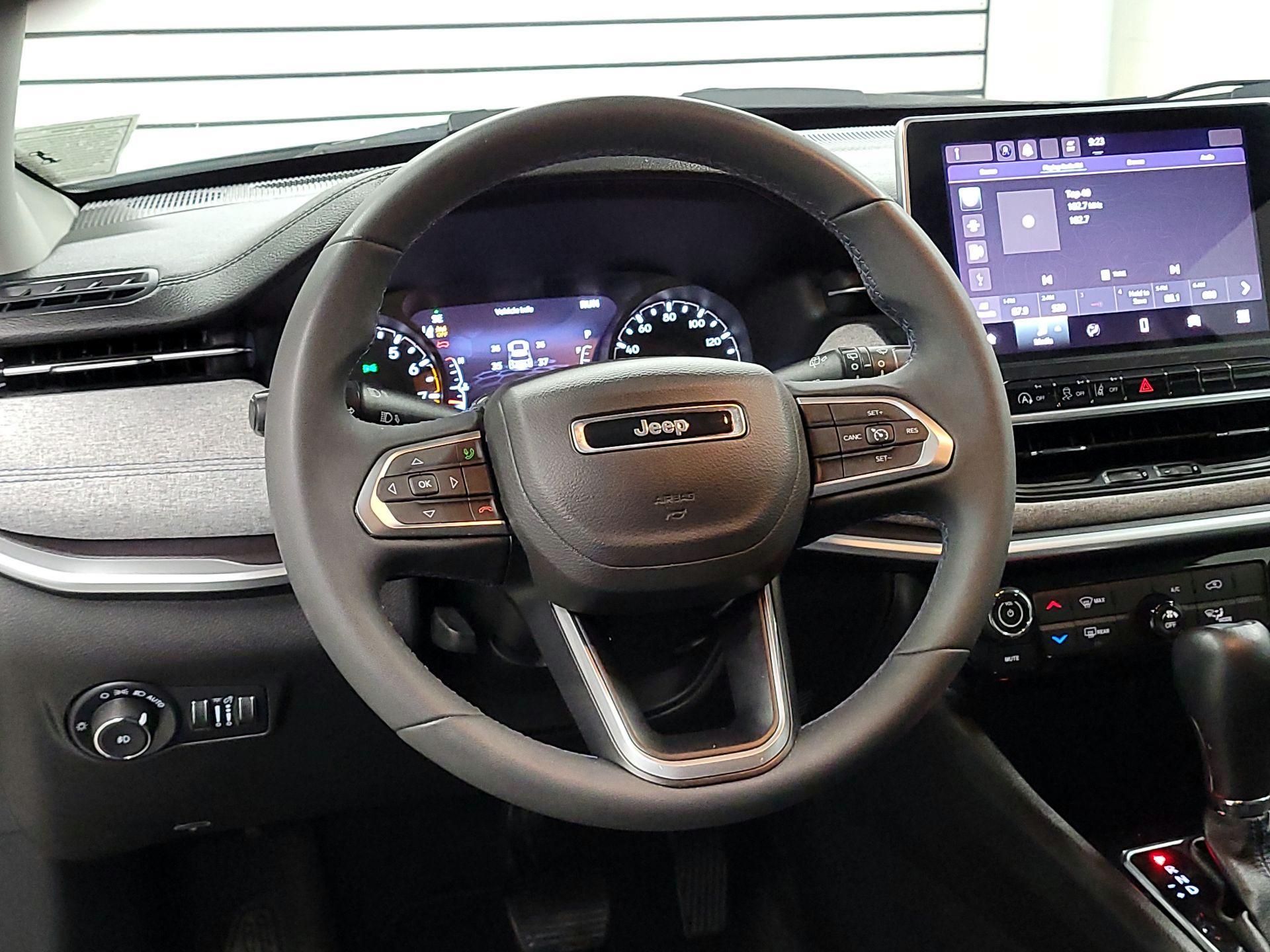 Thumbnail: 2022 Jeep Compass - 10