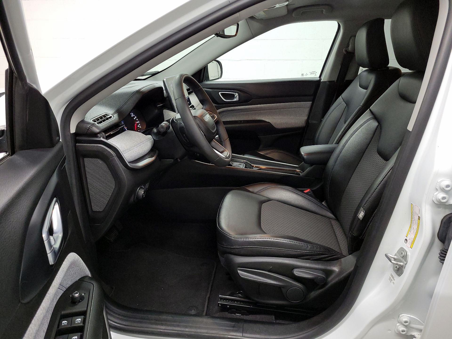 Thumbnail: 2022 Jeep Compass - 11