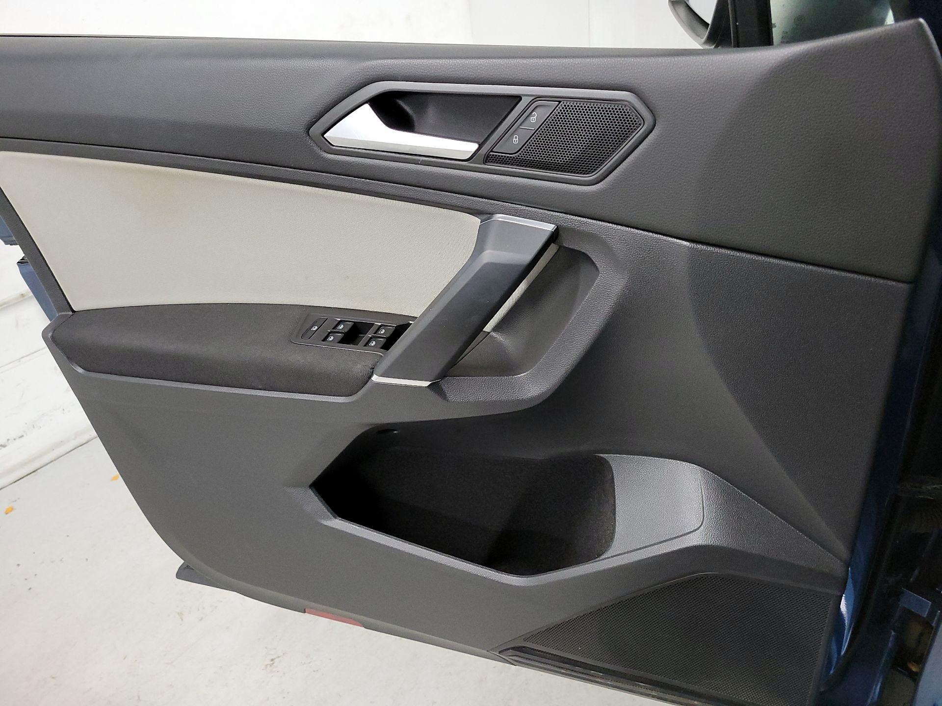 Thumbnail: 2020 Volkswagen Tiguan - 10