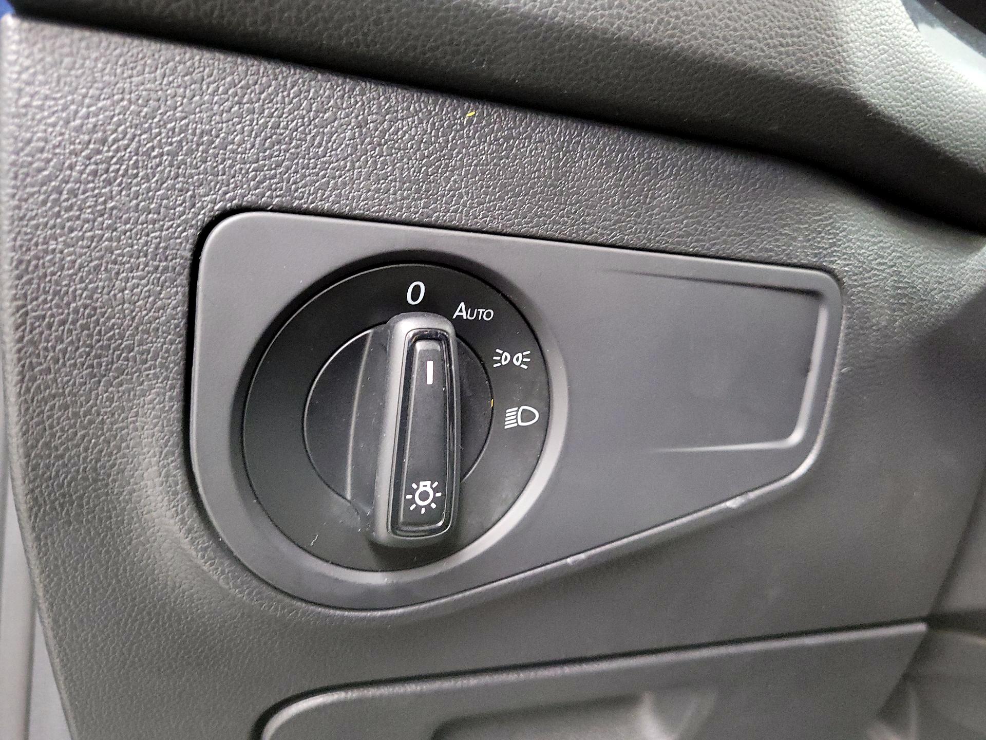 Thumbnail: 2020 Volkswagen Tiguan - 11