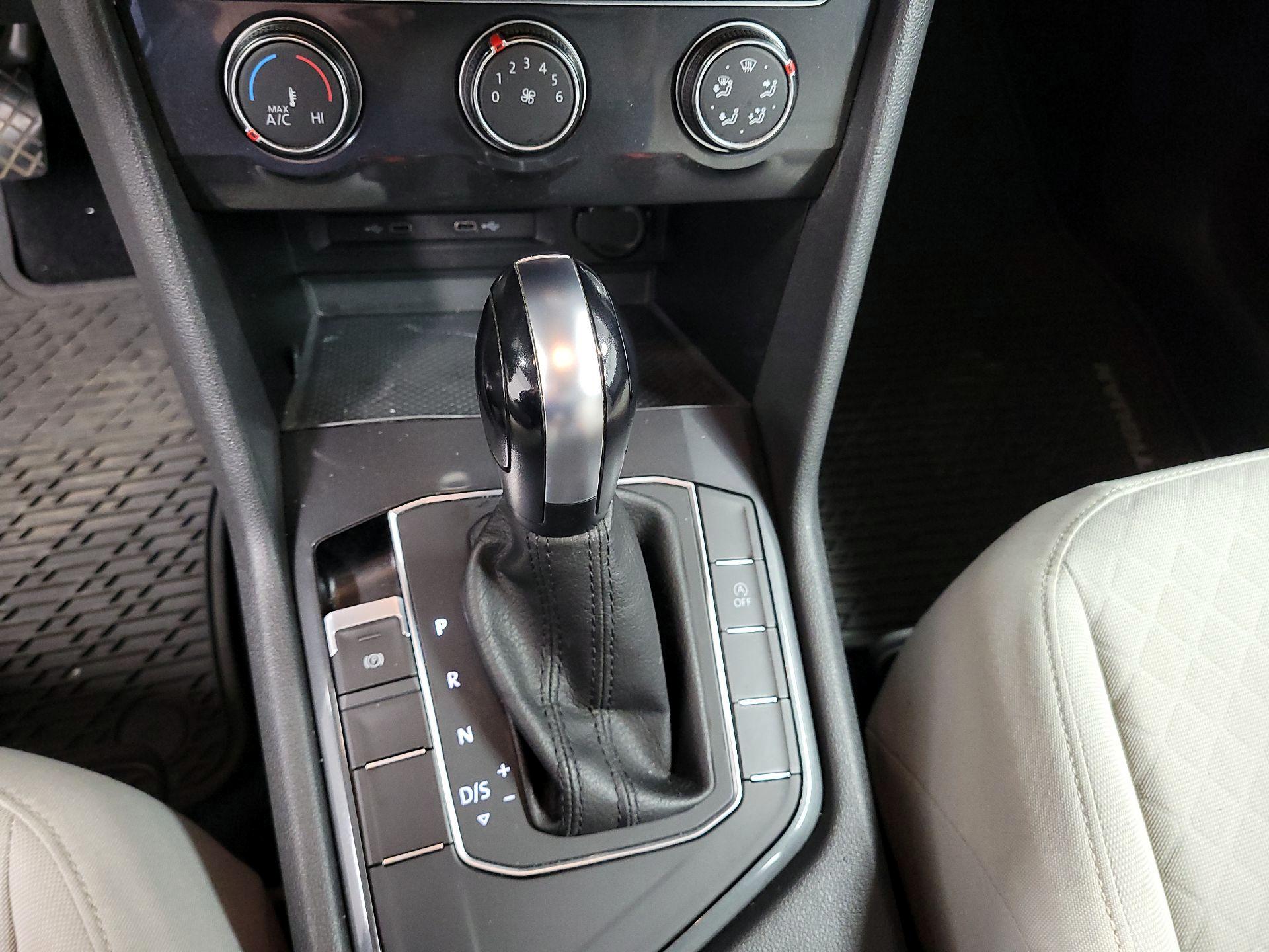 Thumbnail: 2020 Volkswagen Tiguan - 15