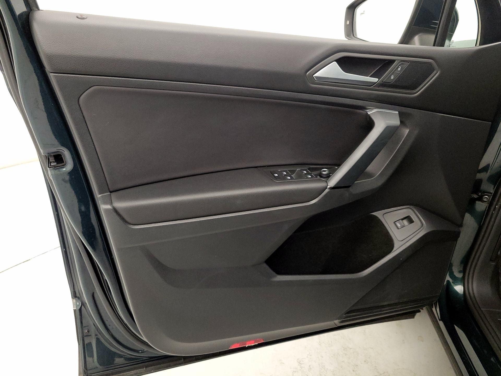 Thumbnail: 2019 Volkswagen Tiguan - 12