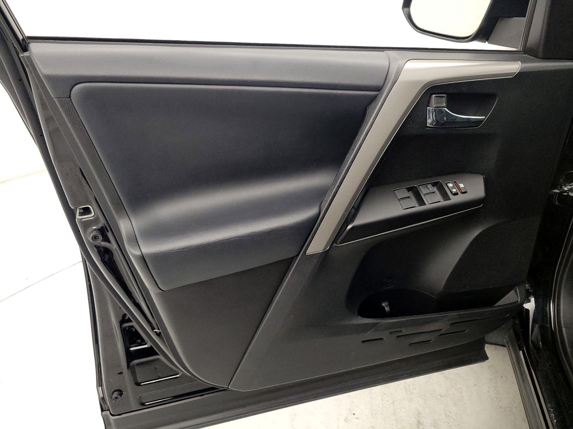 Thumbnail: 2018 Toyota RAV4 - 12