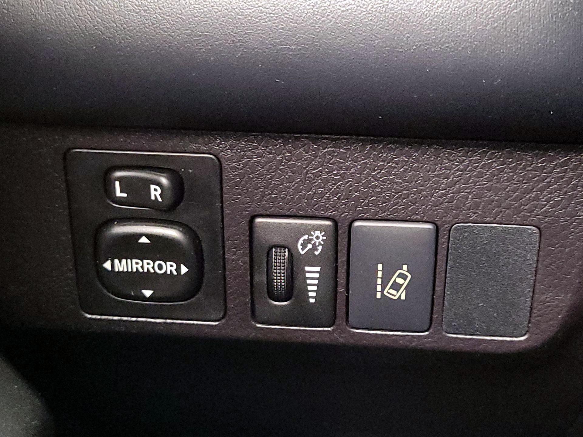 Thumbnail: 2018 Toyota RAV4 - 13