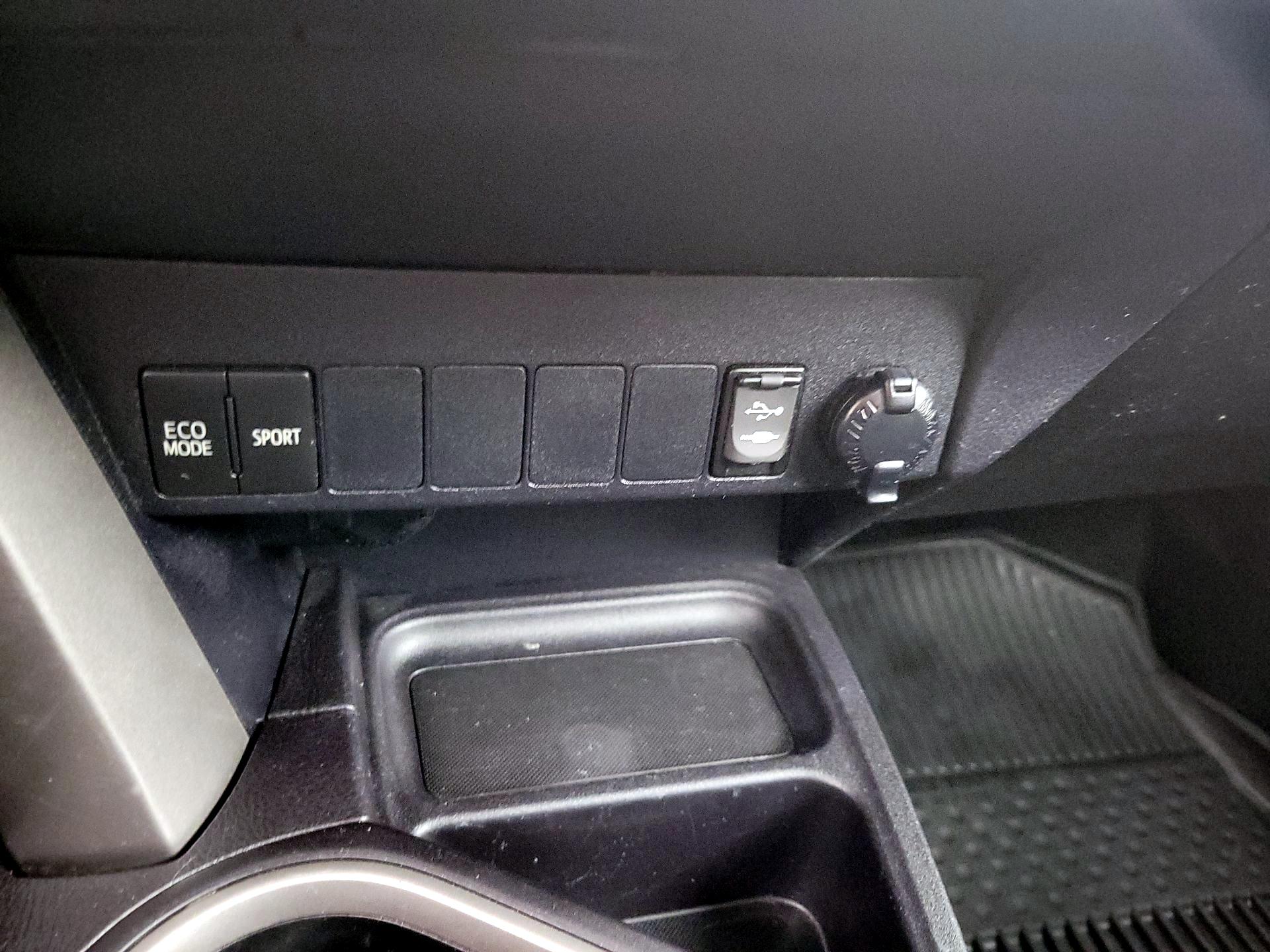 Thumbnail: 2018 Toyota RAV4 - 18