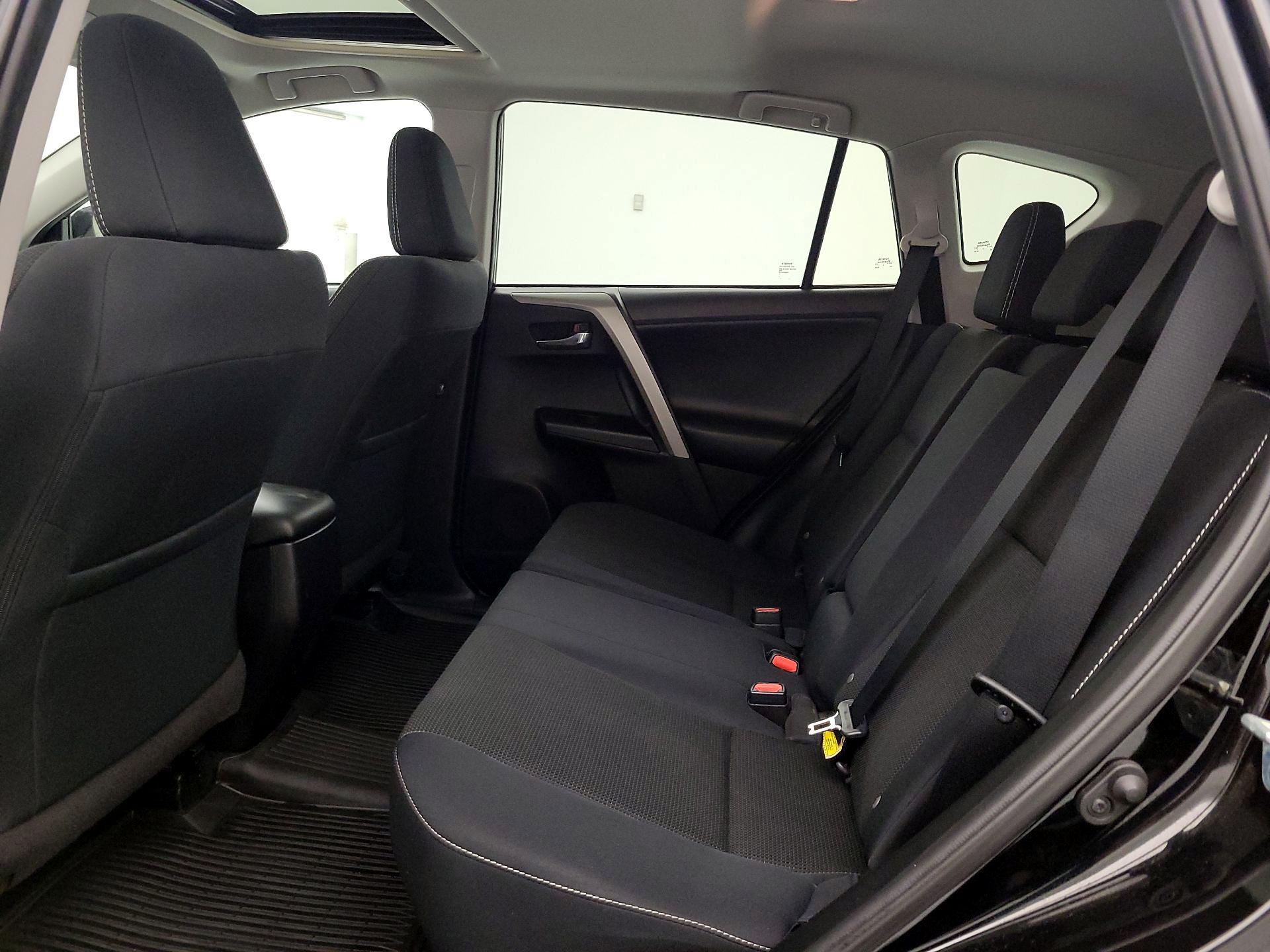 Thumbnail: 2018 Toyota RAV4 - 20