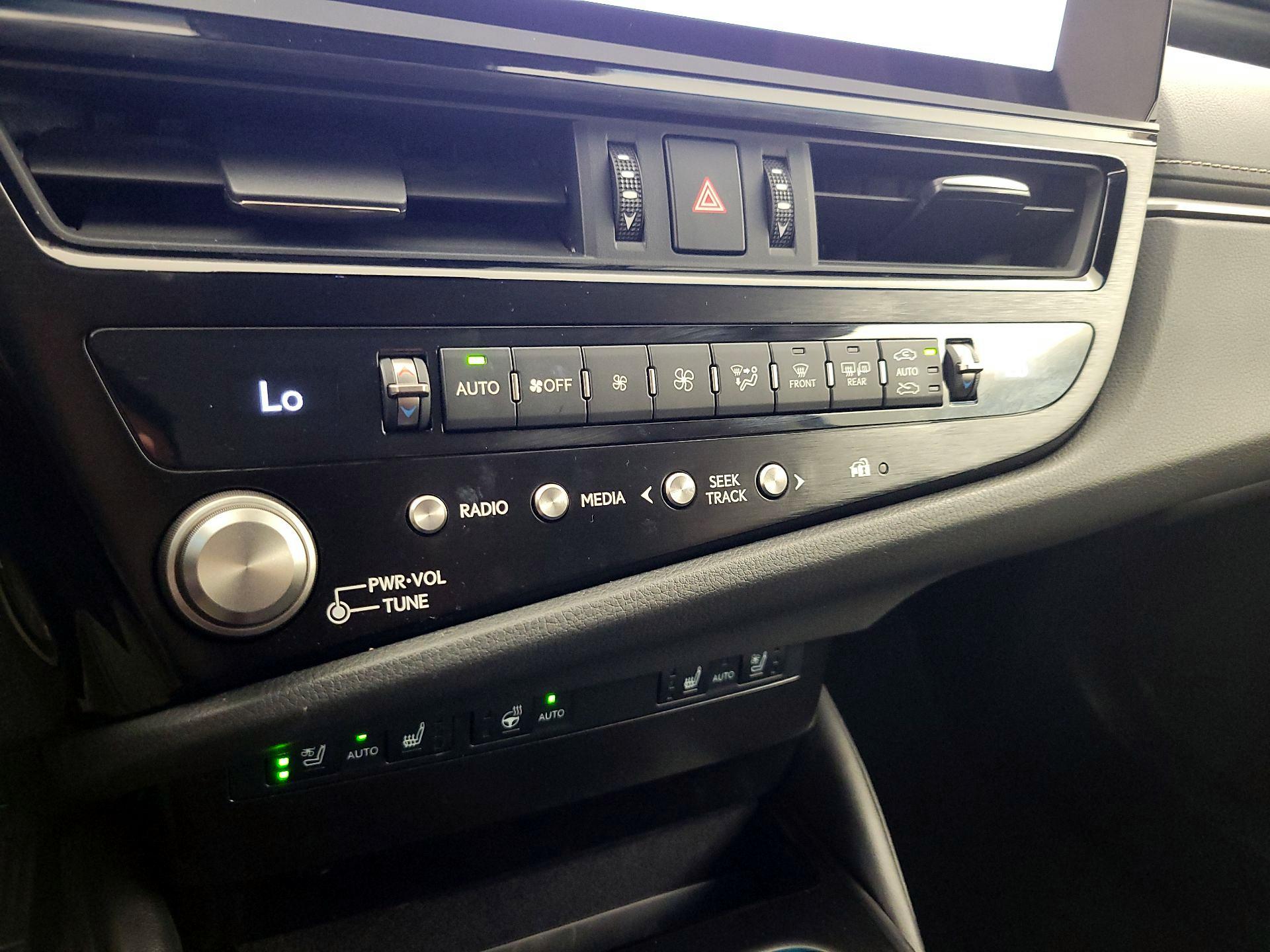 Thumbnail: 2024 Lexus ES - 17