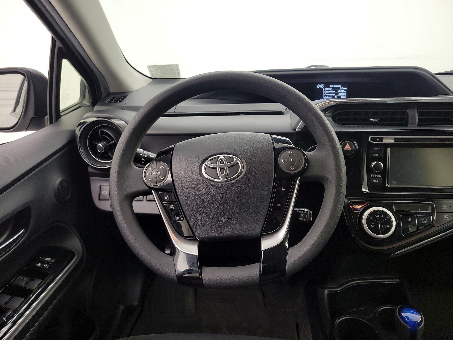 Thumbnail: 2018 Toyota Prius c - 10