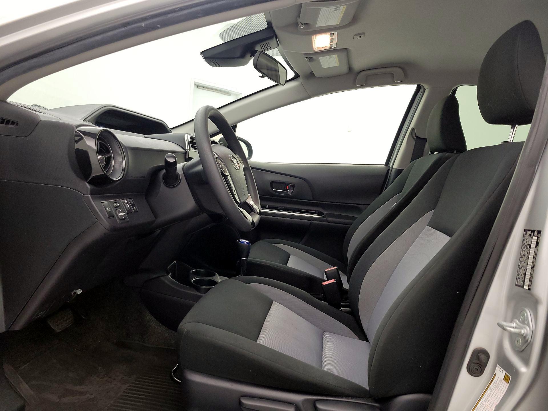 Thumbnail: 2018 Toyota Prius c - 11