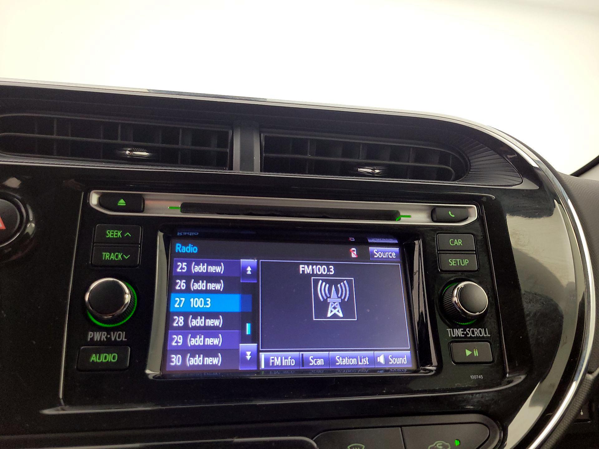 Thumbnail: 2018 Toyota Prius c - 15