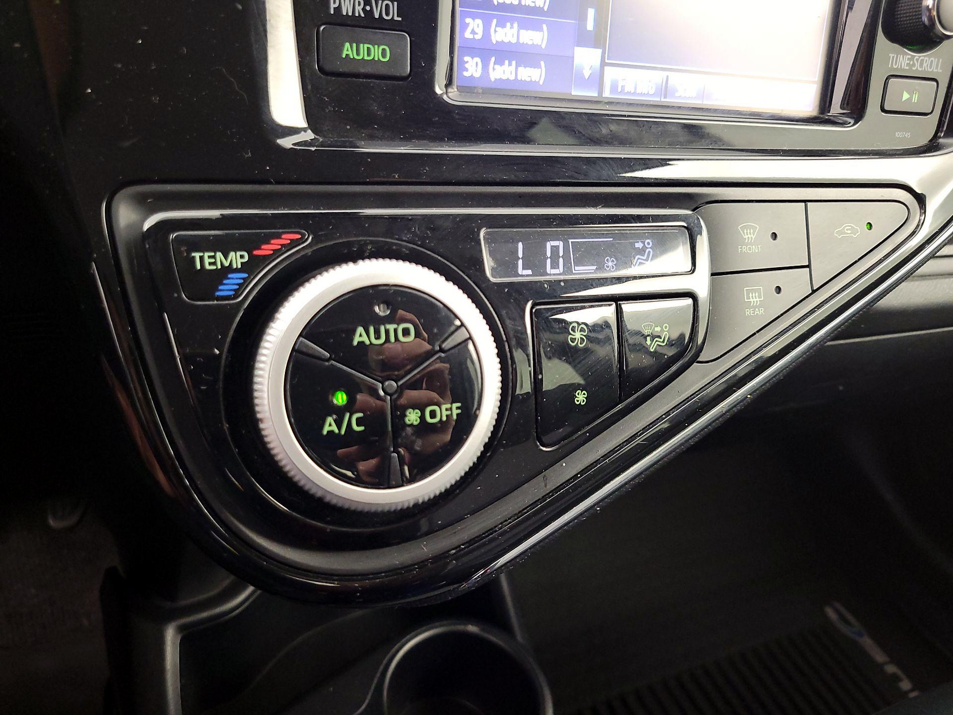 Thumbnail: 2018 Toyota Prius c - 16