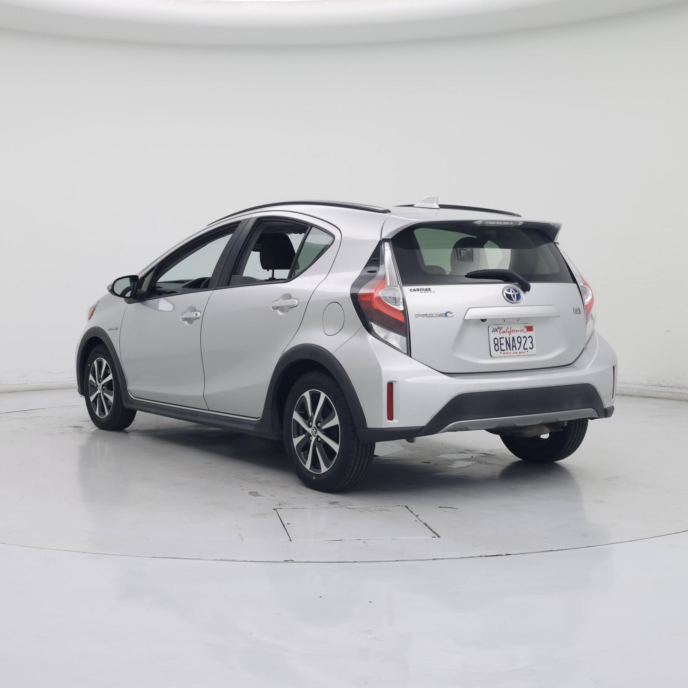 Thumbnail: 2018 Toyota Prius c - 2