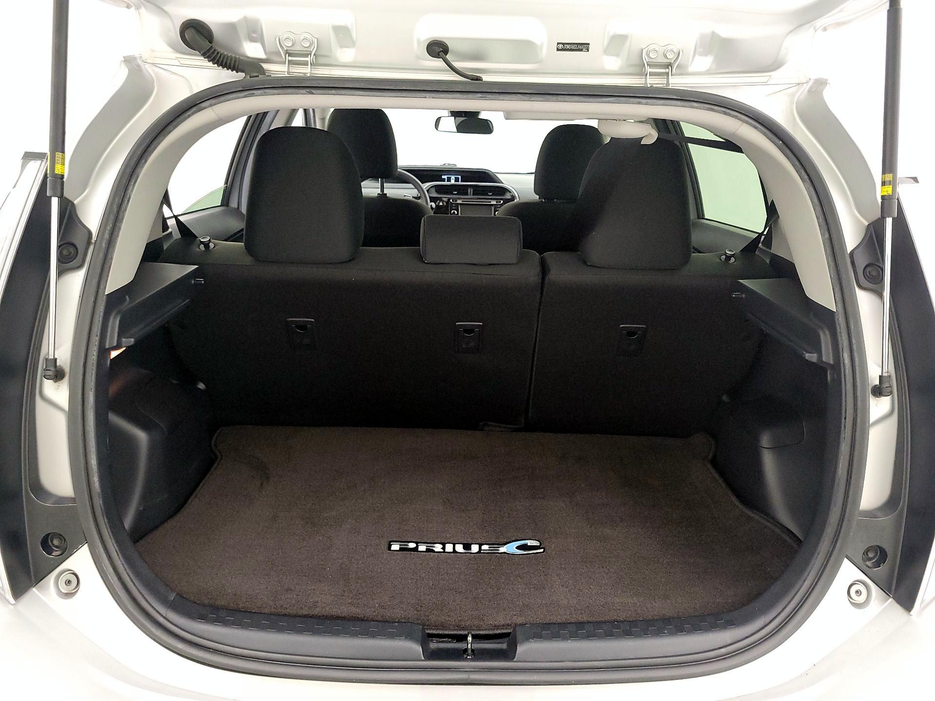 Thumbnail: 2018 Toyota Prius c - 20