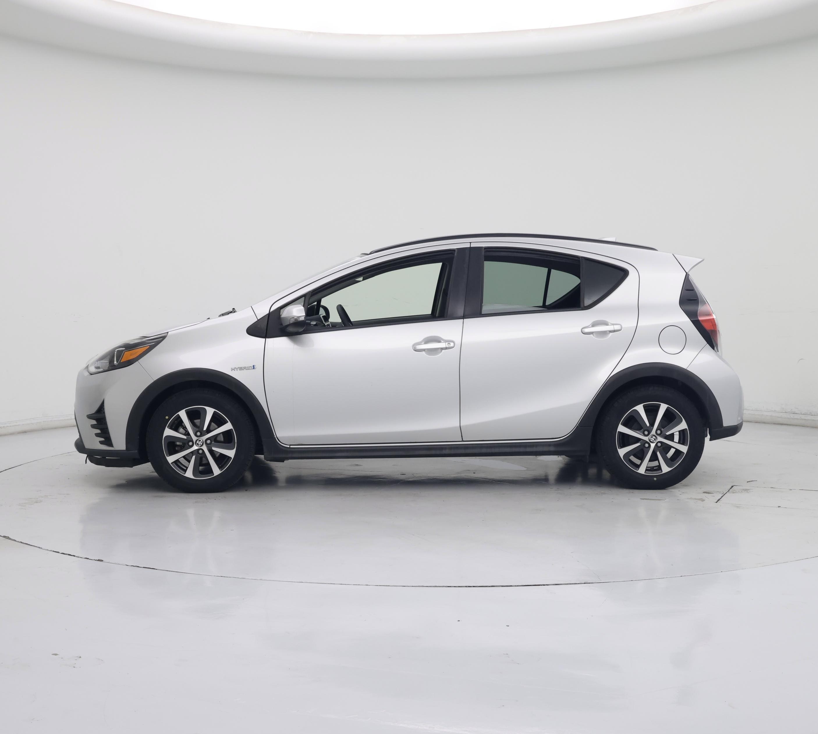 Thumbnail: 2018 Toyota Prius c - 3