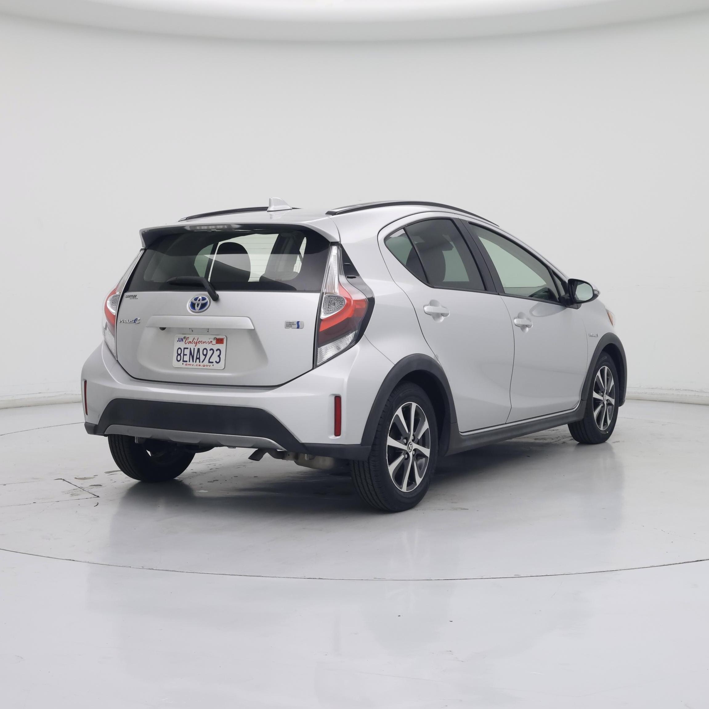Thumbnail: 2018 Toyota Prius c - 8