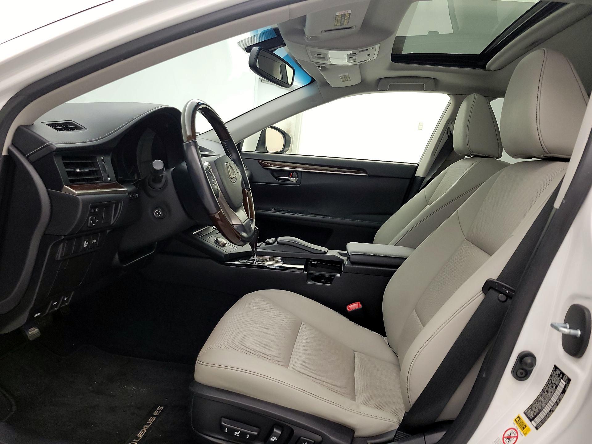 Thumbnail: 2015 Lexus ES - 11