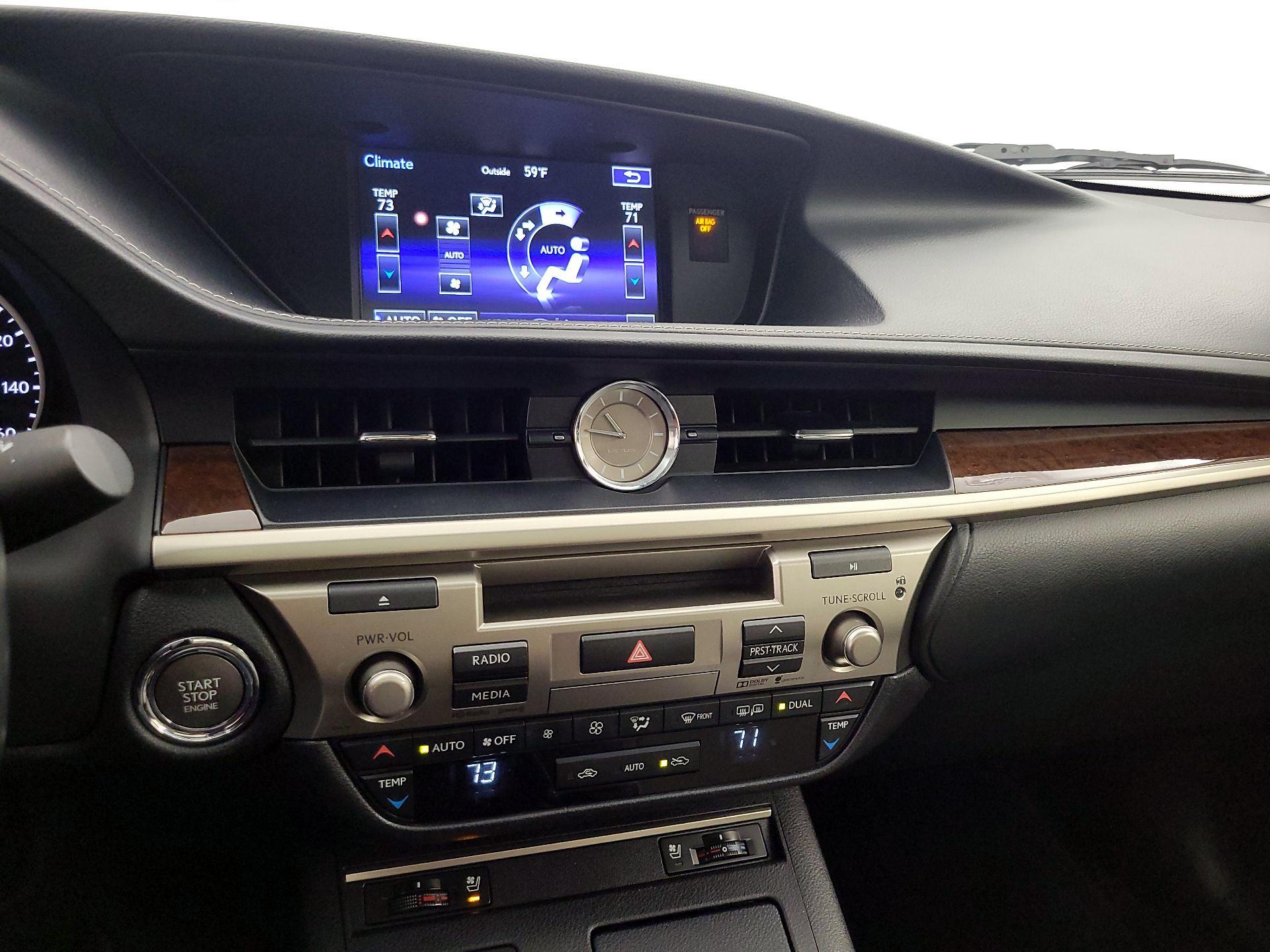 Thumbnail: 2015 Lexus ES - 17