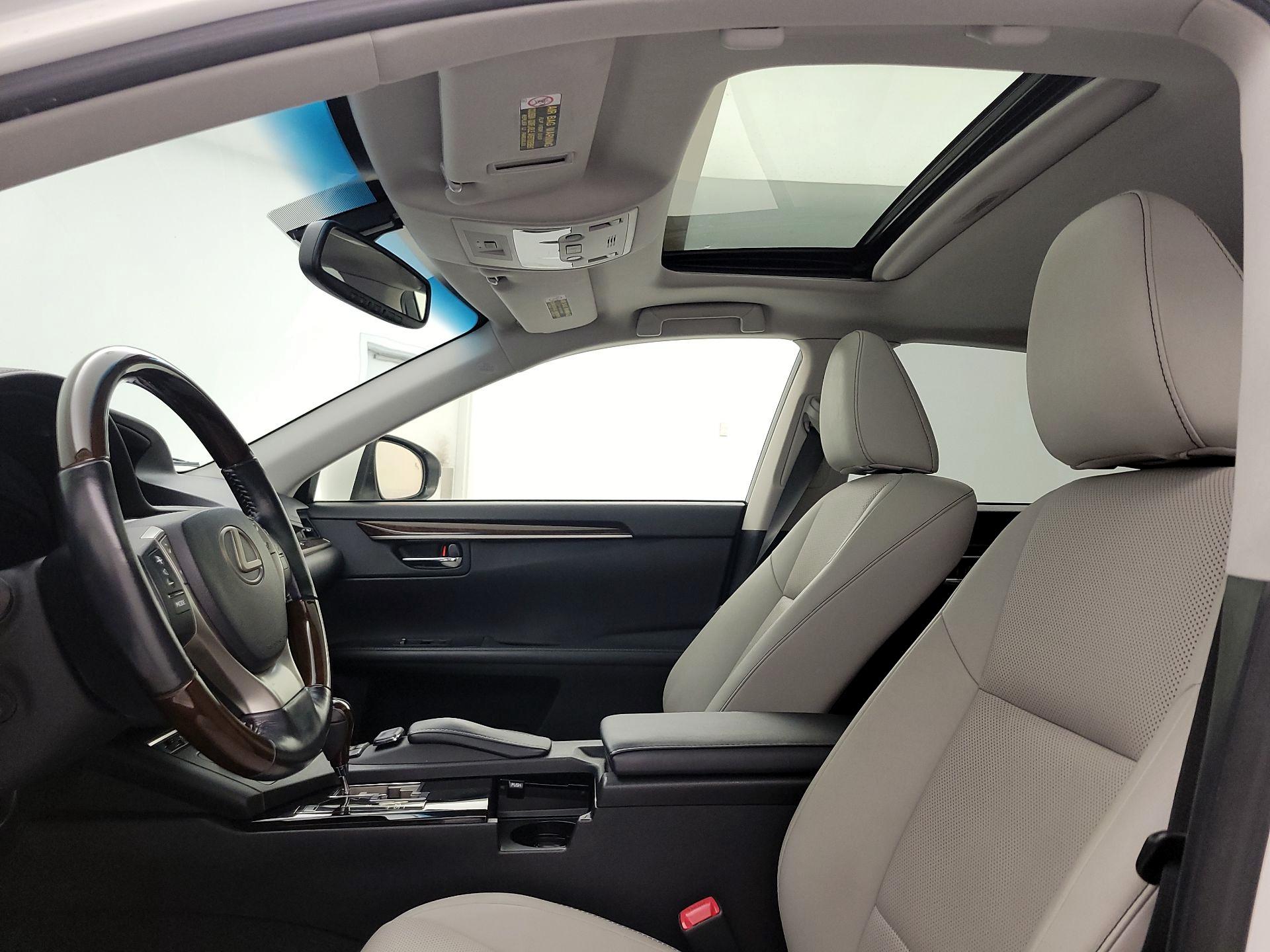 Thumbnail: 2015 Lexus ES - 20