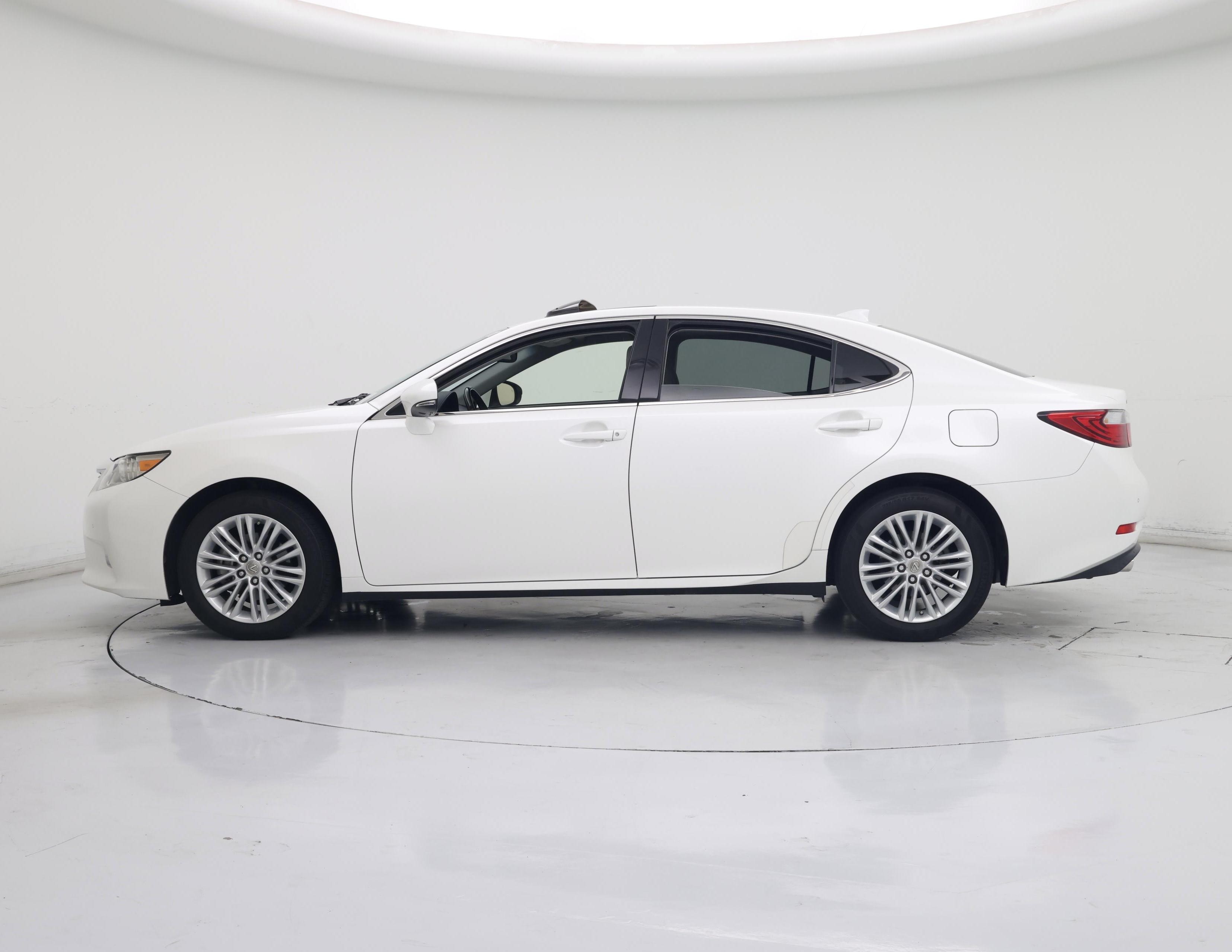 Thumbnail: 2015 Lexus ES - 3