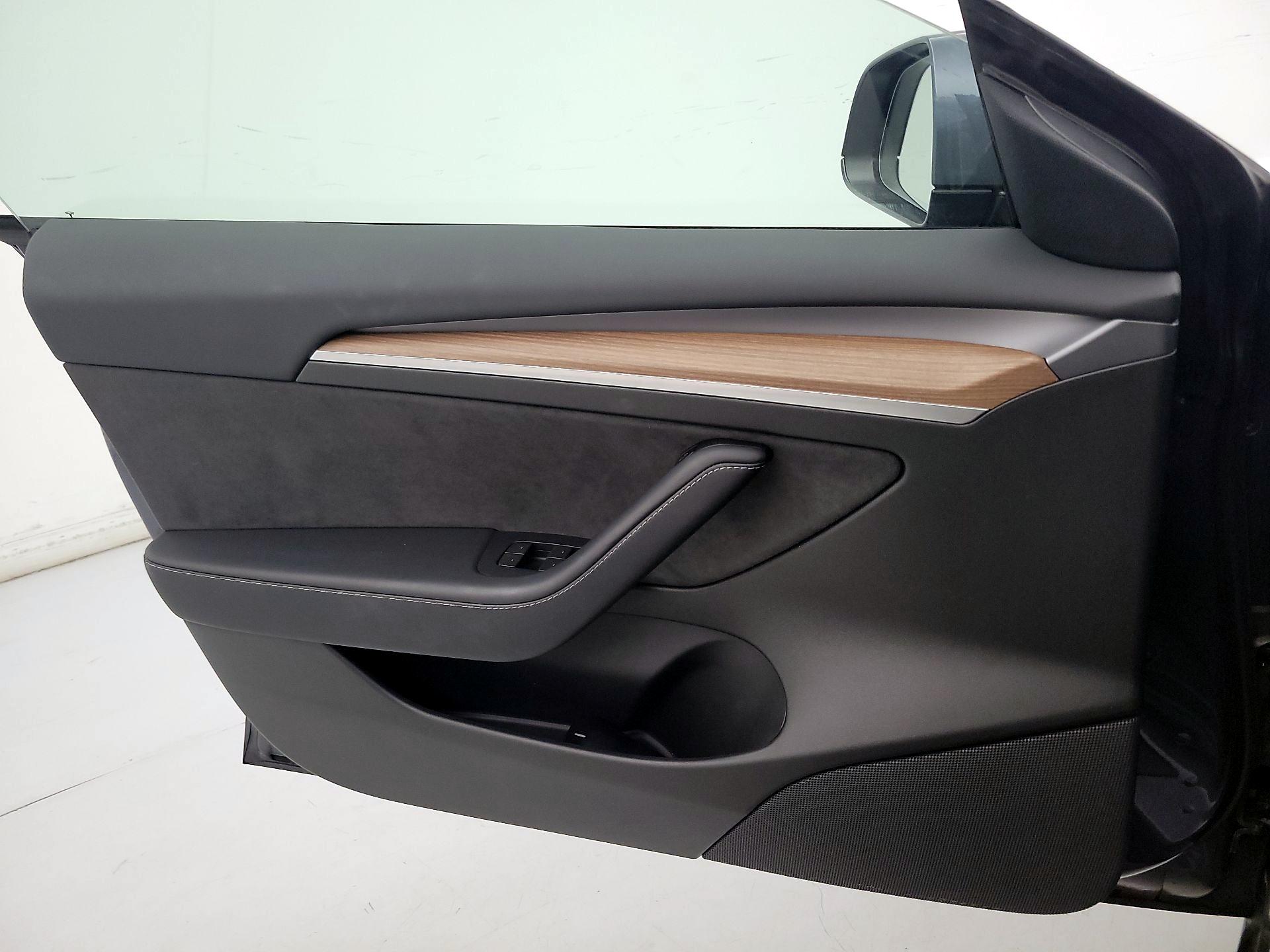 Thumbnail: 2023 Tesla Model 3 - 12