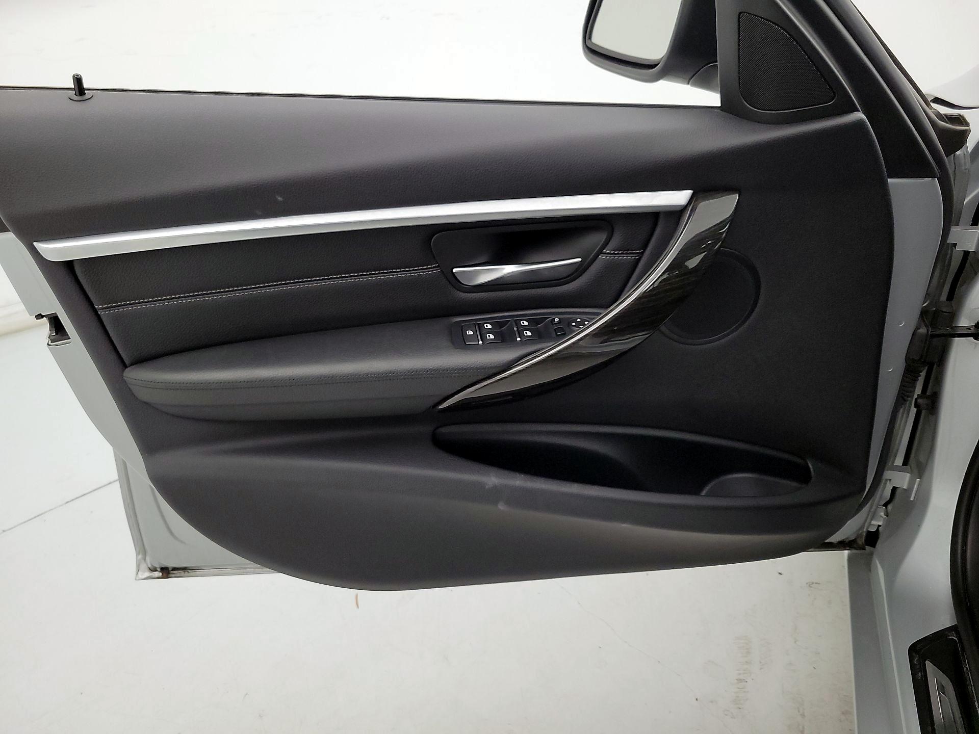 Thumbnail: 2016 BMW 3 Series - 12