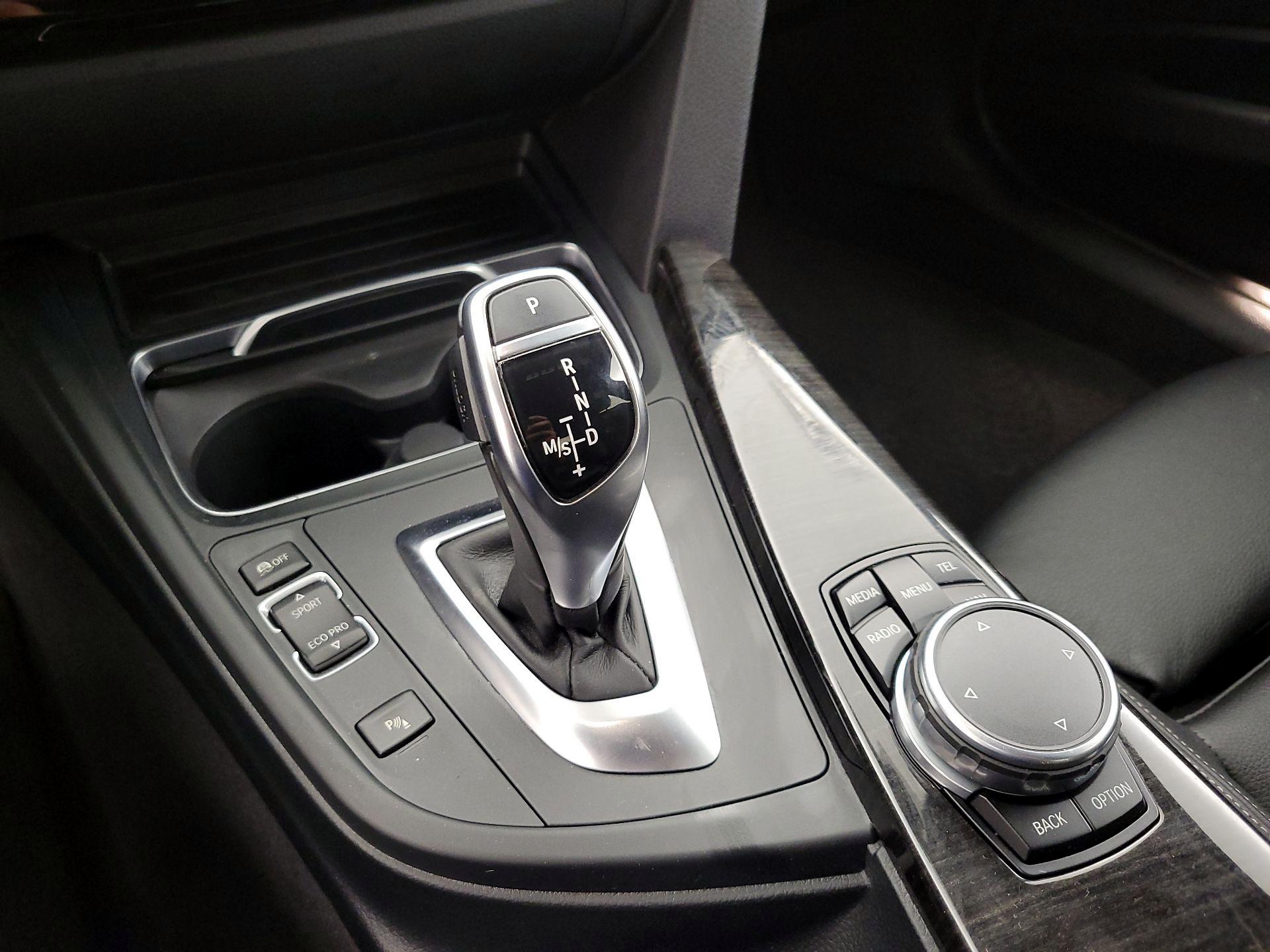 Thumbnail: 2016 BMW 3 Series - 18